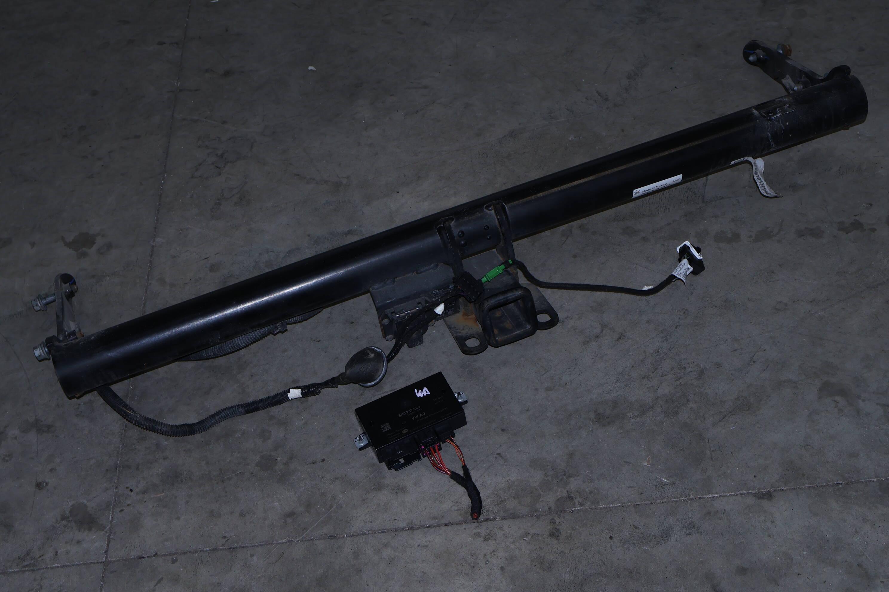 Bumper Reinforcement / Trailer Tow Hitch W/ Module 3CM803881D