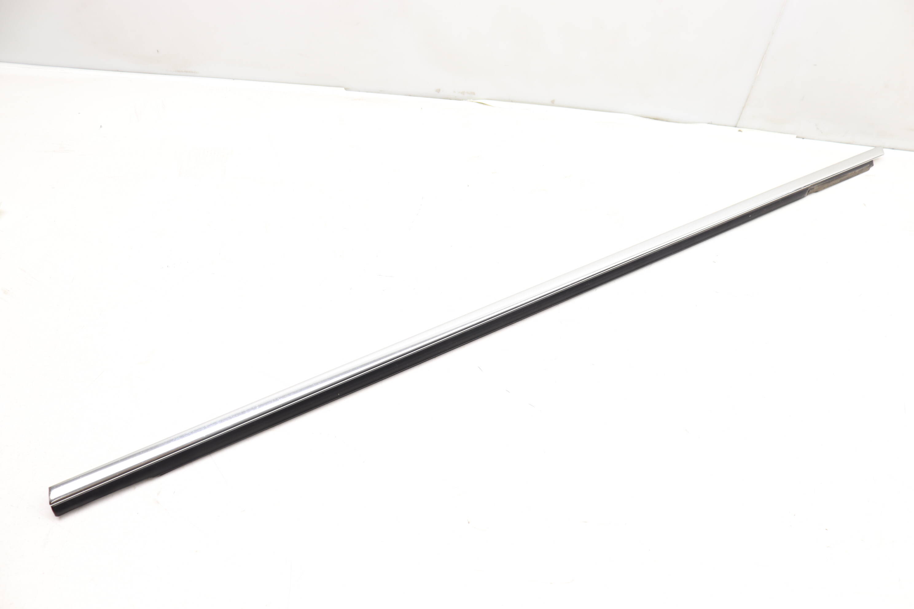 Outer Door Slot Seal / Trim 3B0837475