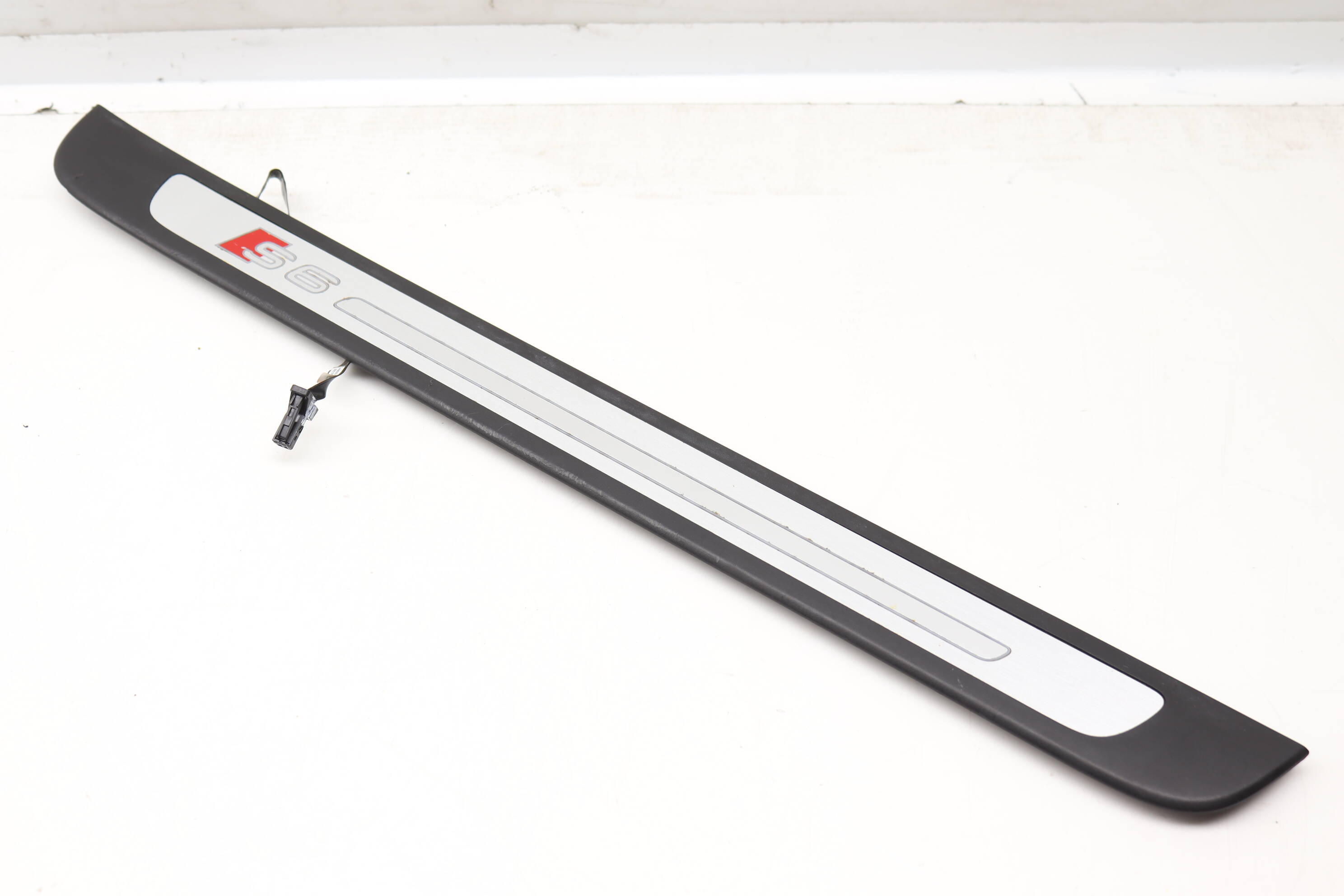 Door Sill / Light Bar (S6) 4G0947406H