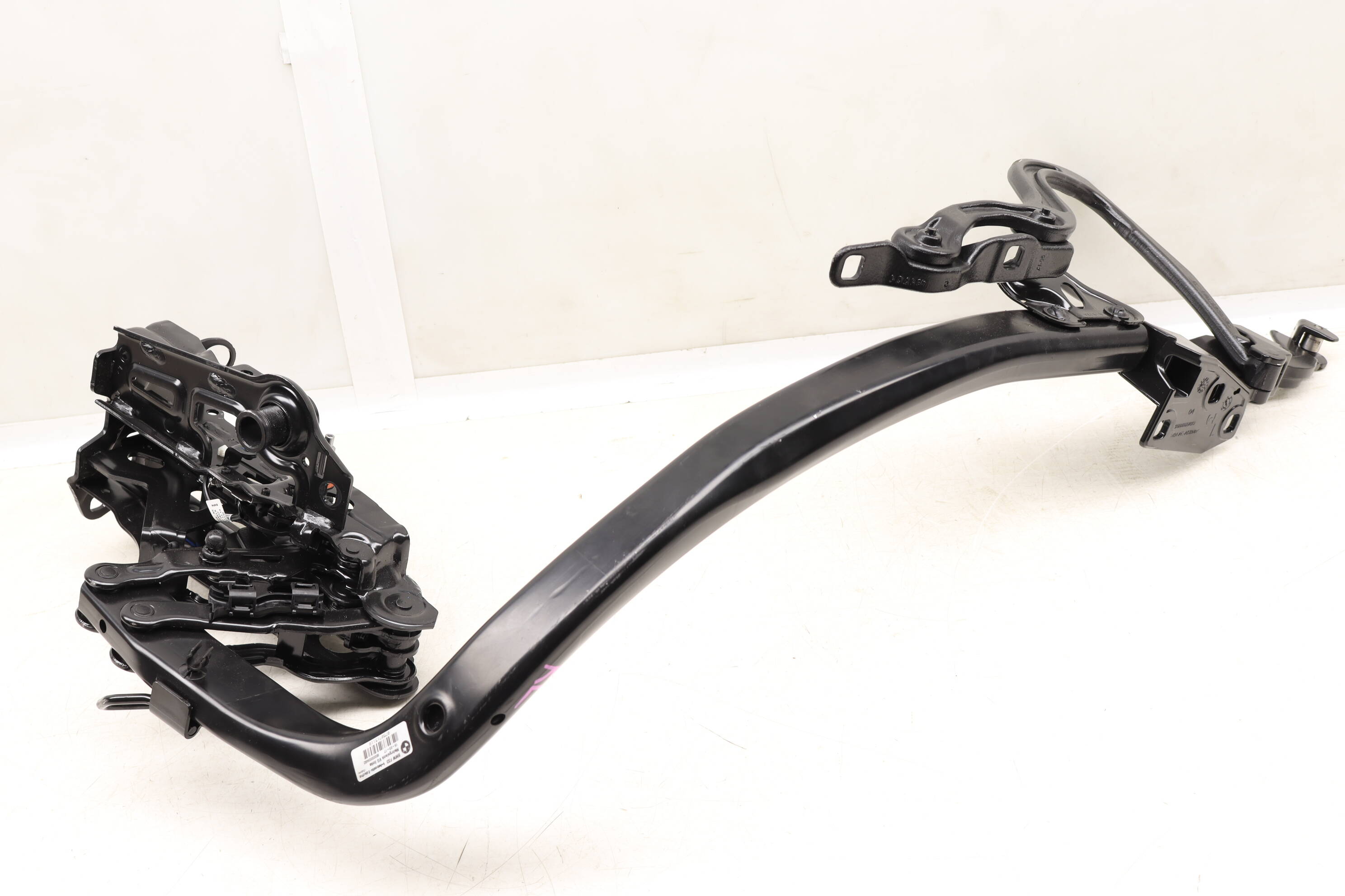 Convertible&#x20;Top&#x20;Hinge&#x20;Assembly&#x20;54377401031