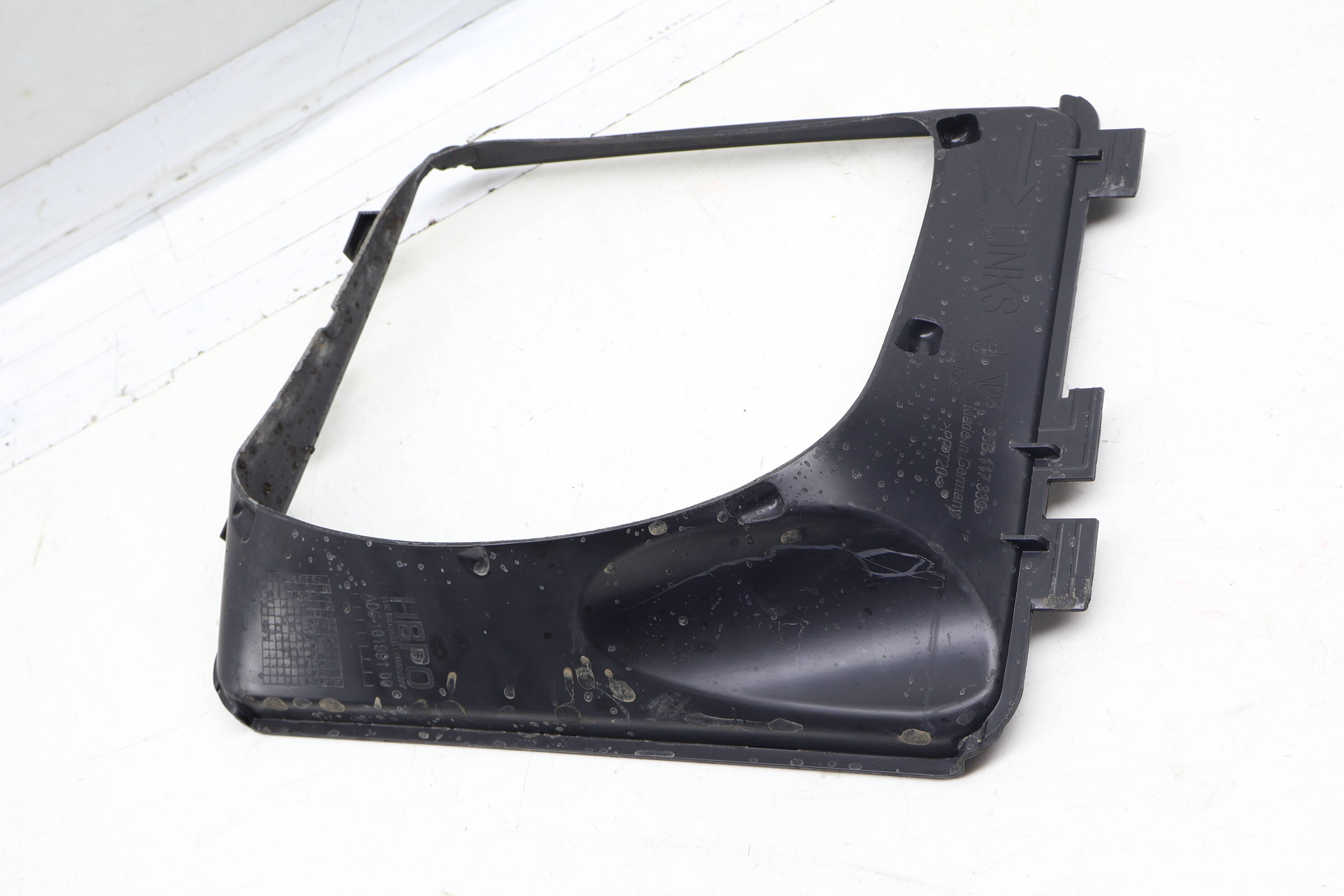 Radiator Air Guide / Duct 95B117339