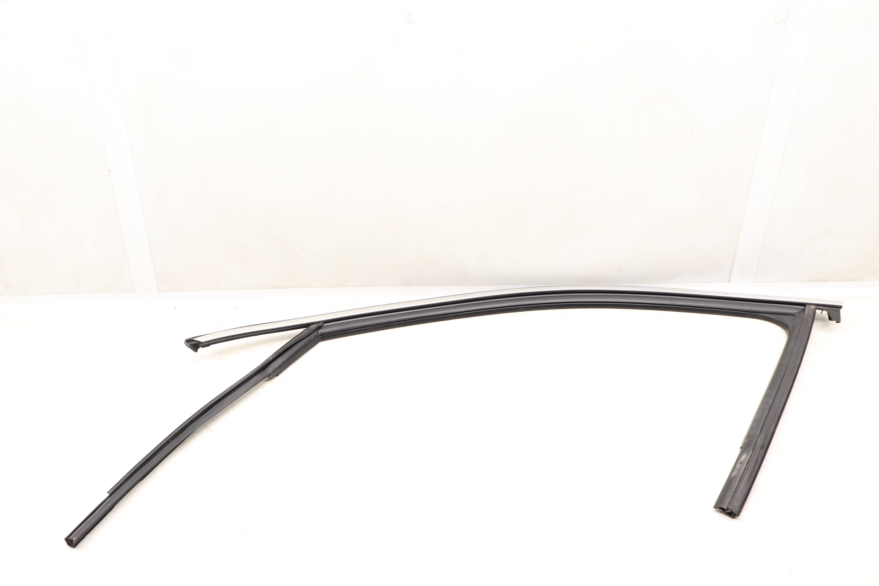 Door Window Glass Channel / Seal 83A837431