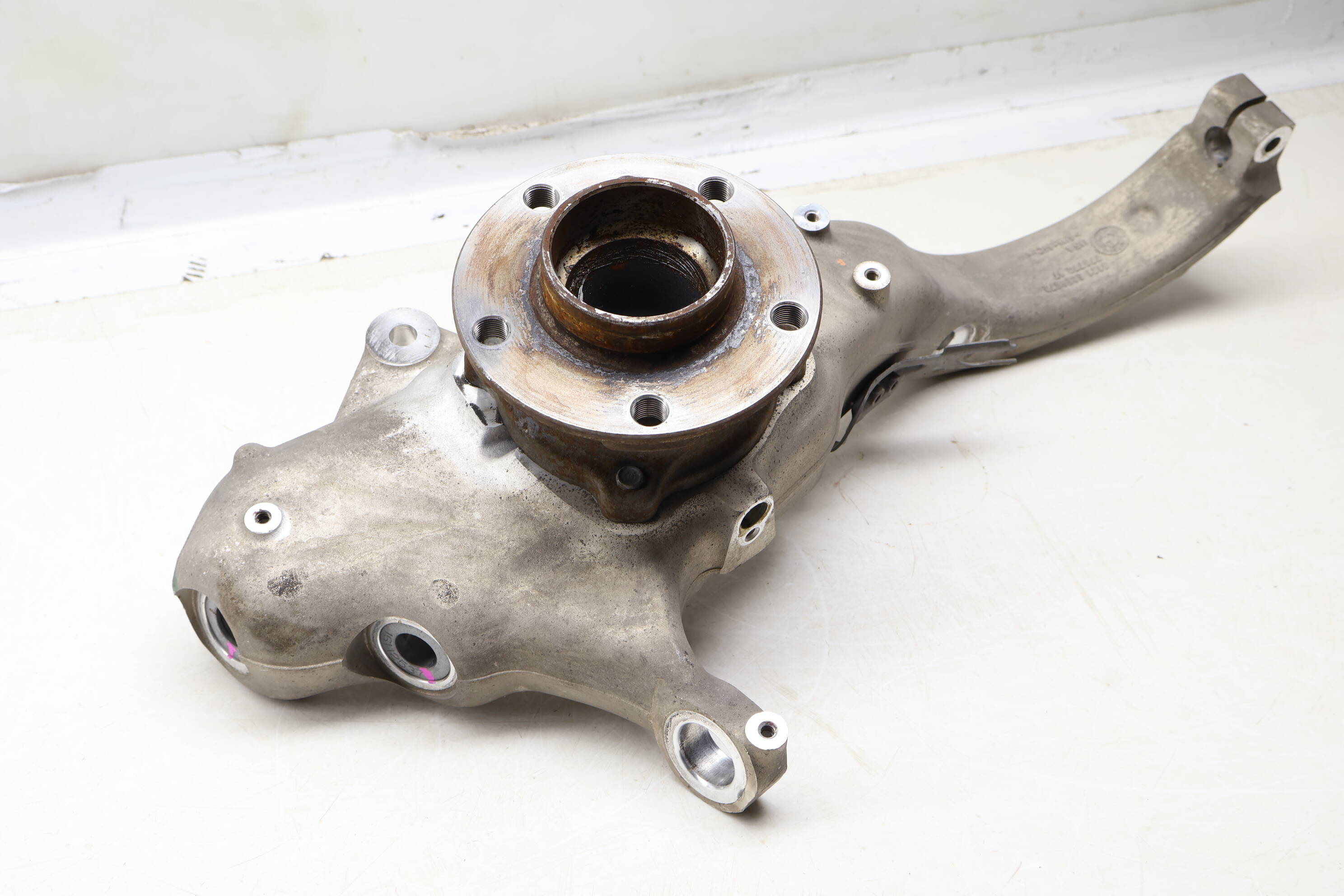BMW Front Right Spindle Knuckle W/ Wheel Bearing 31216869870