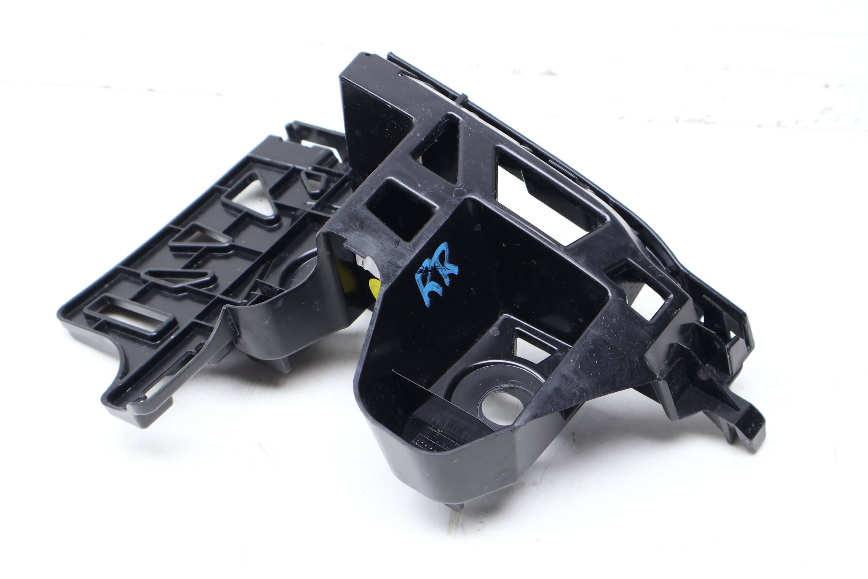 Bumper Guide / Bracket 3CN807484C