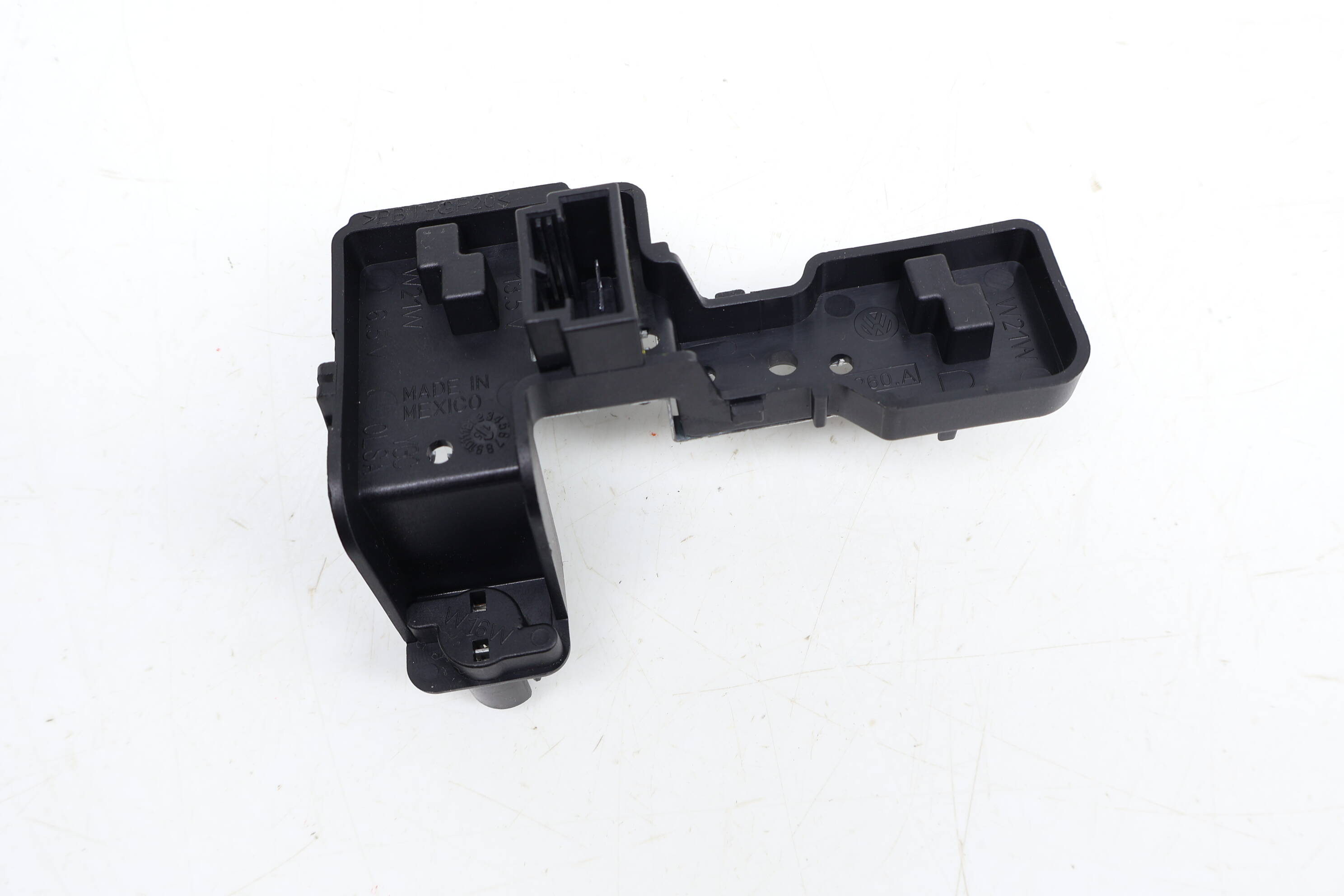 Inner Tail Light Bulb Holder / Socket 5GM945260A