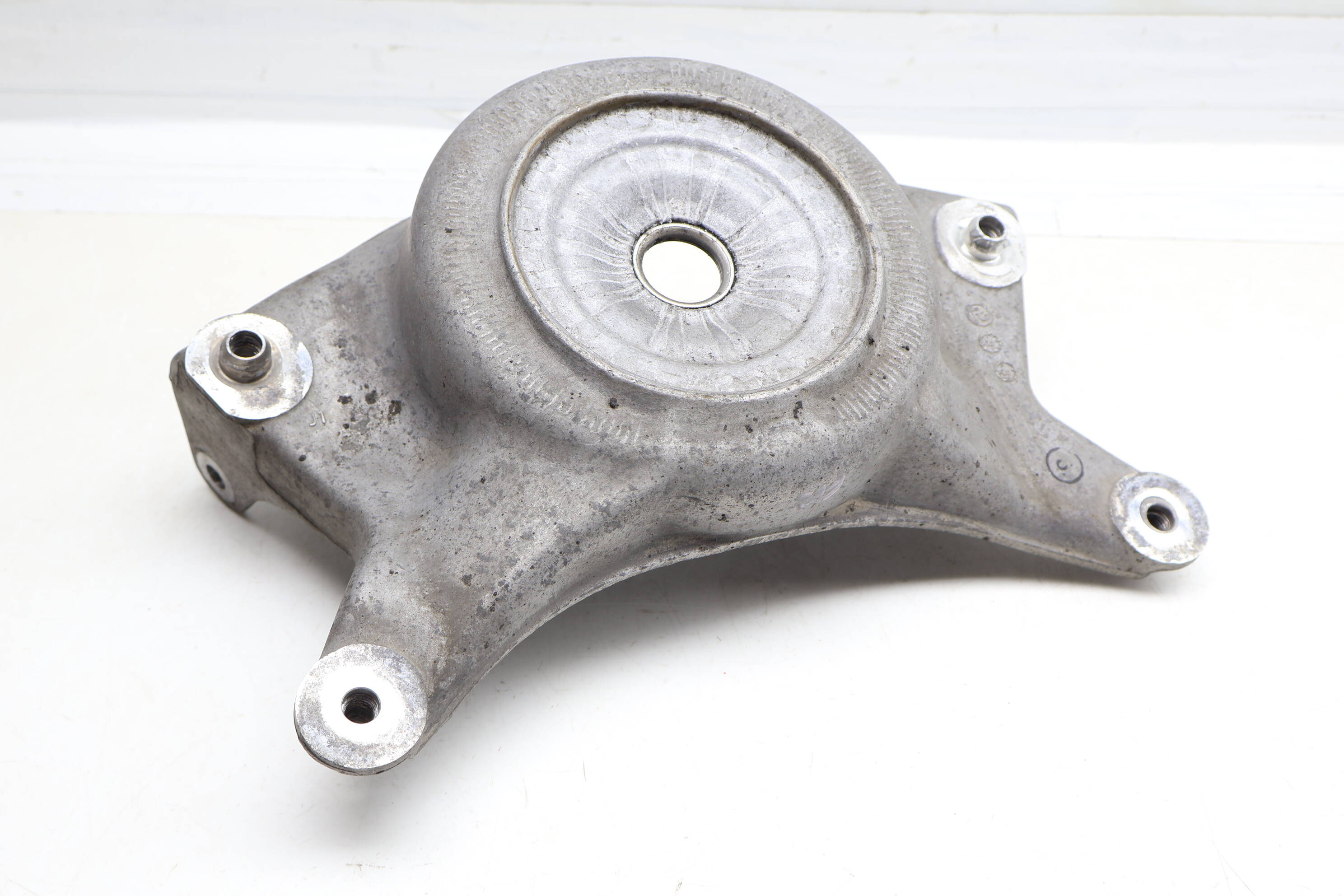 Upper Suspension Strut Mount / Bracket 8R0412384A