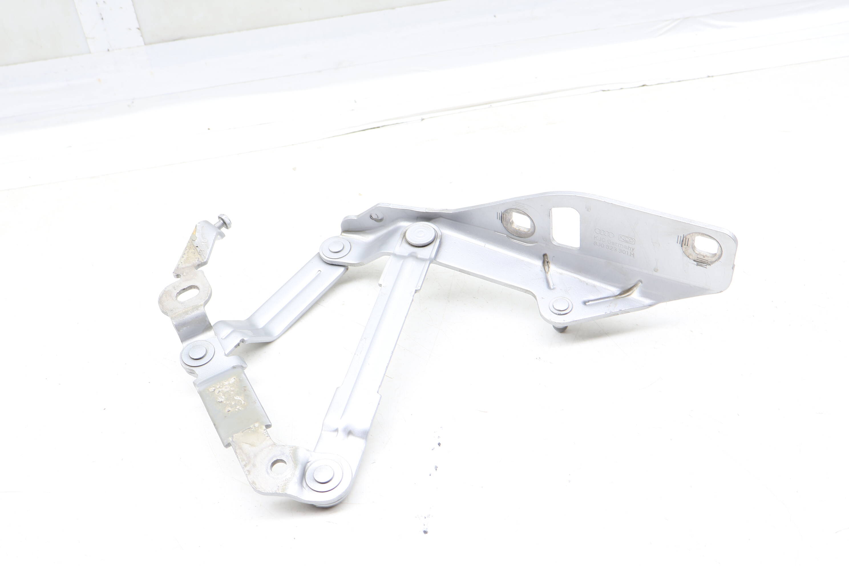 Hood Hinge 8J0823301H