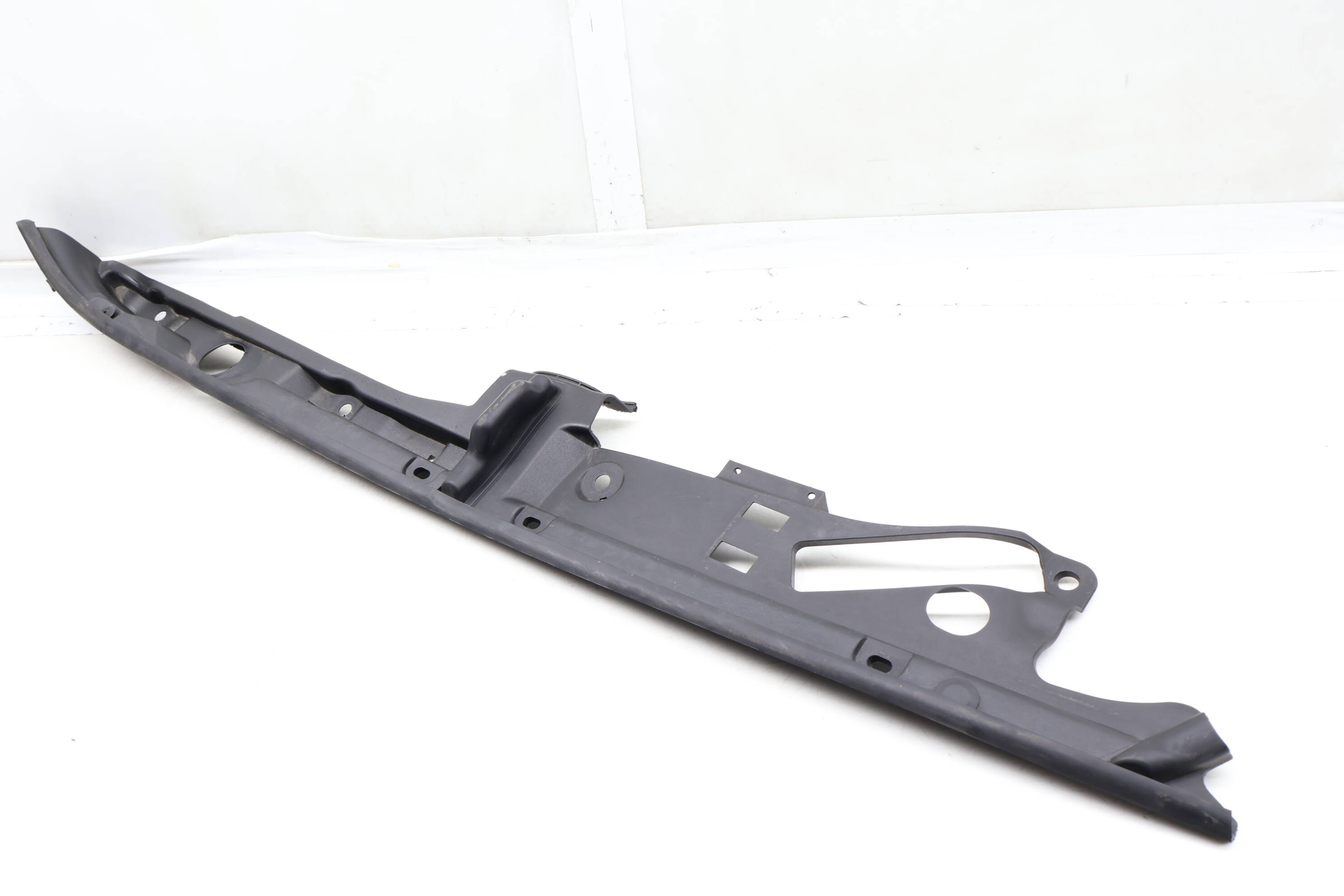 Outer Radiator Support / Cover 51767349606