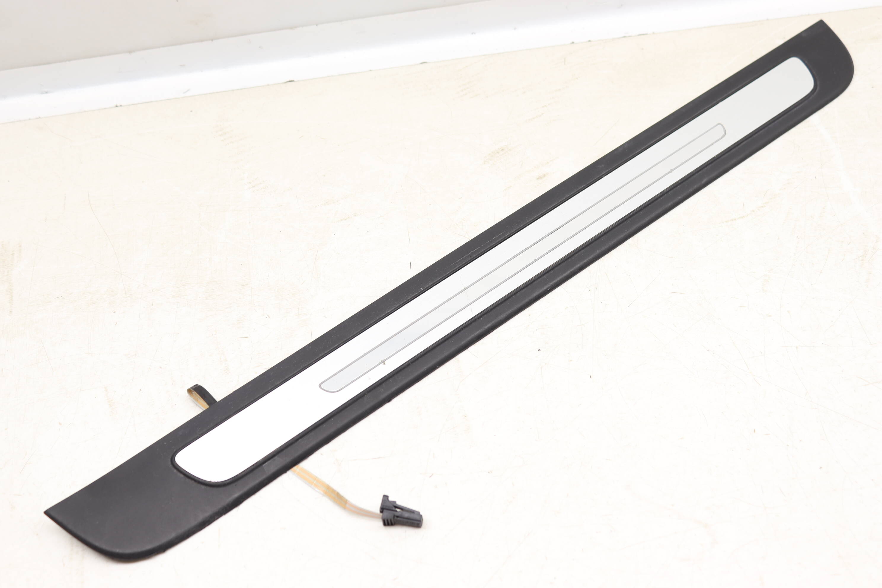 Door Sill / Light Bar 4G8947406