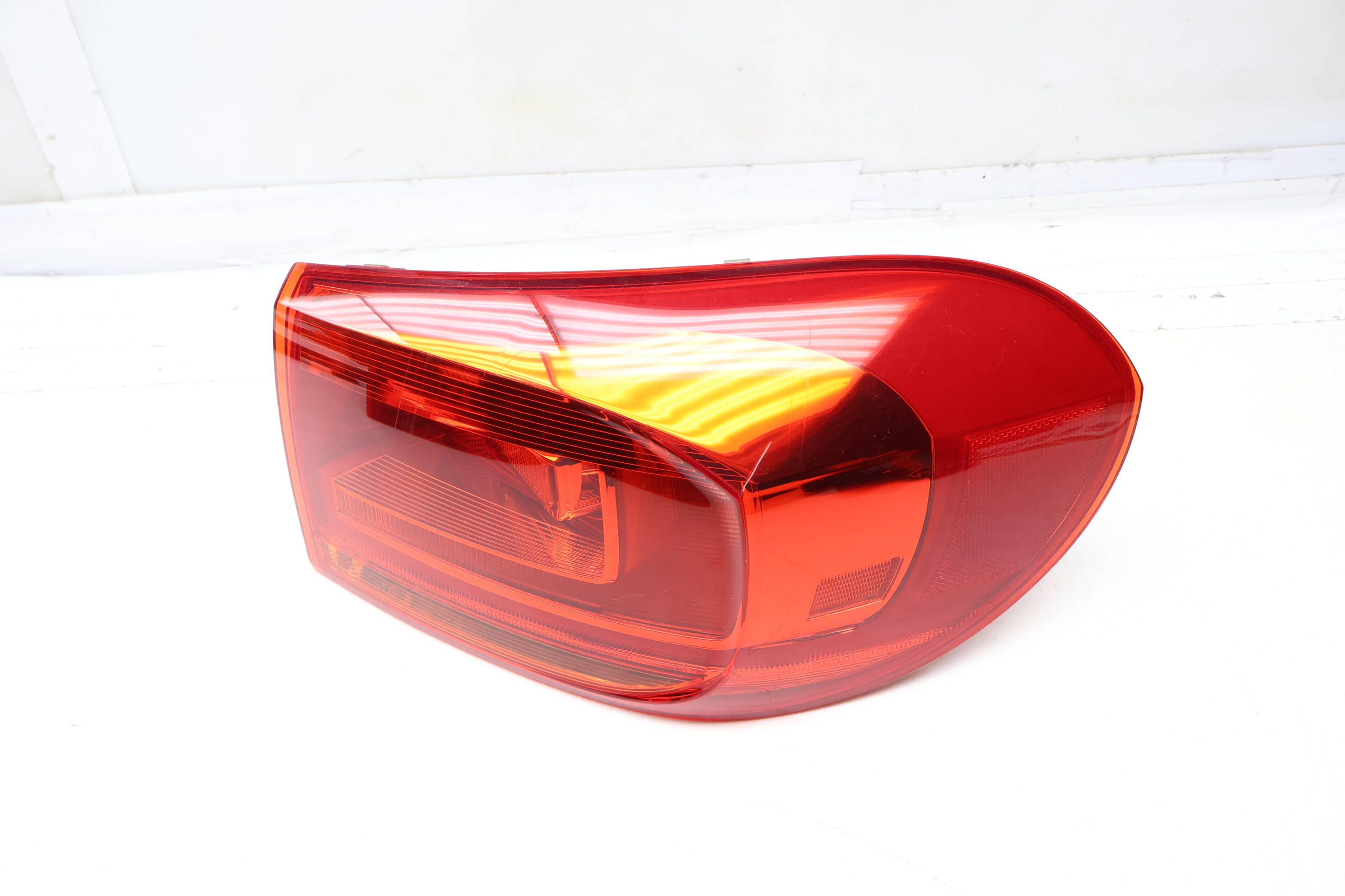 Outer Tail Light / Lamp 5N0945096R