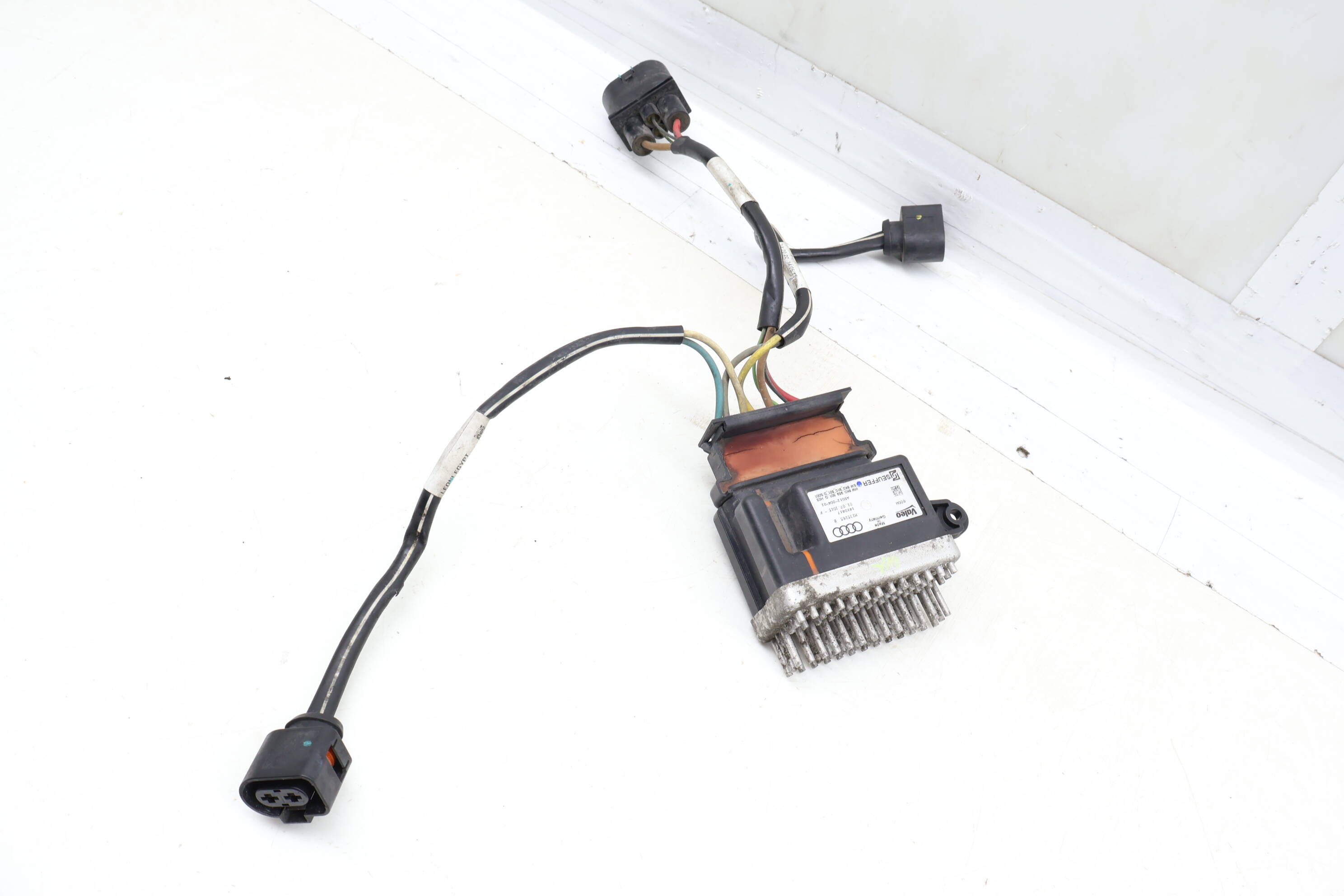 Radiator Cooling Fan Control Module 8K0959501G