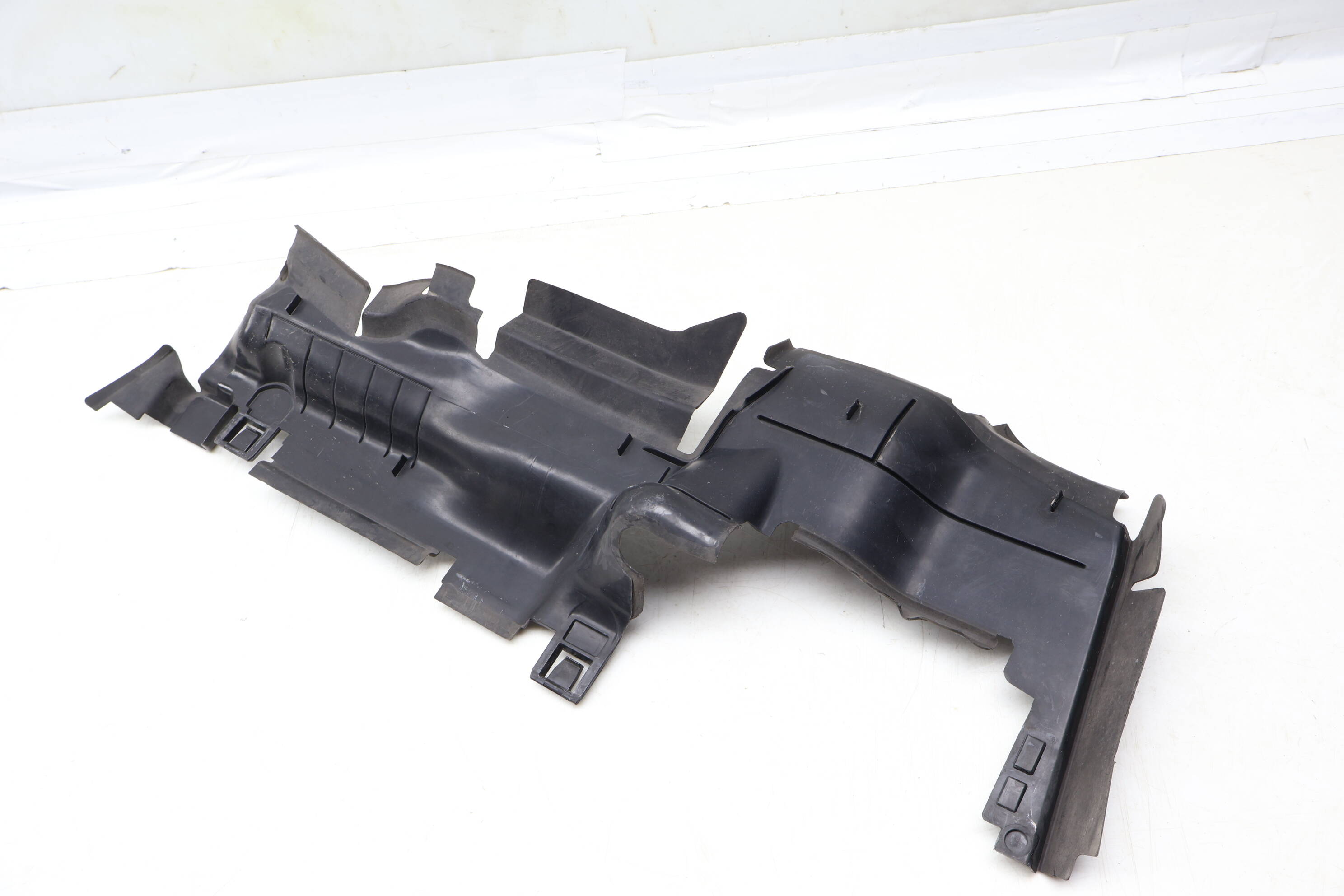 Radiator Air Duct / Guide 8W6121283AF