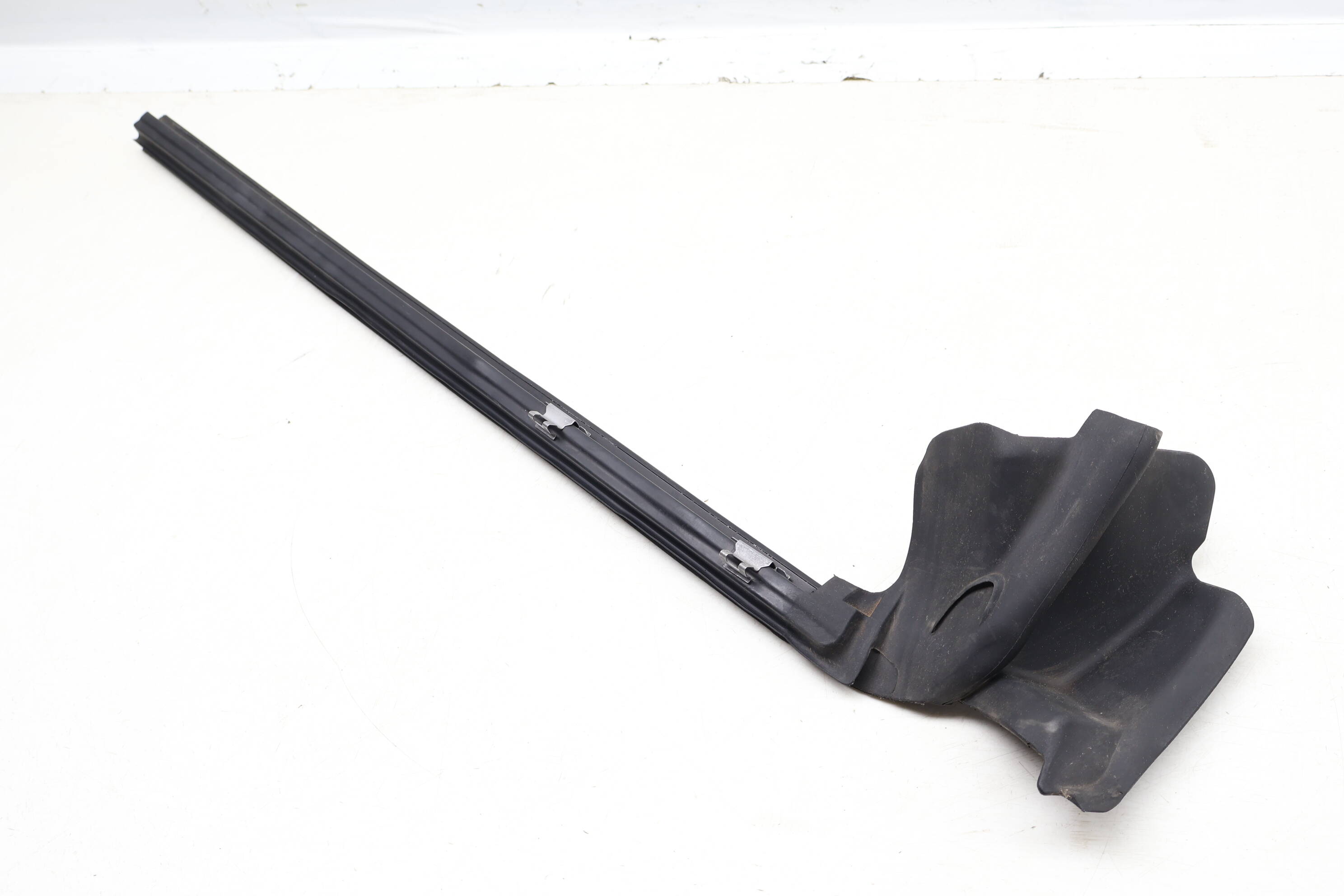 Inner&#x20;Door&#x20;Channel&#x20;&#x2F;&#x20;Window&#x20;Slot&#x20;Seal&#x20;51357310211