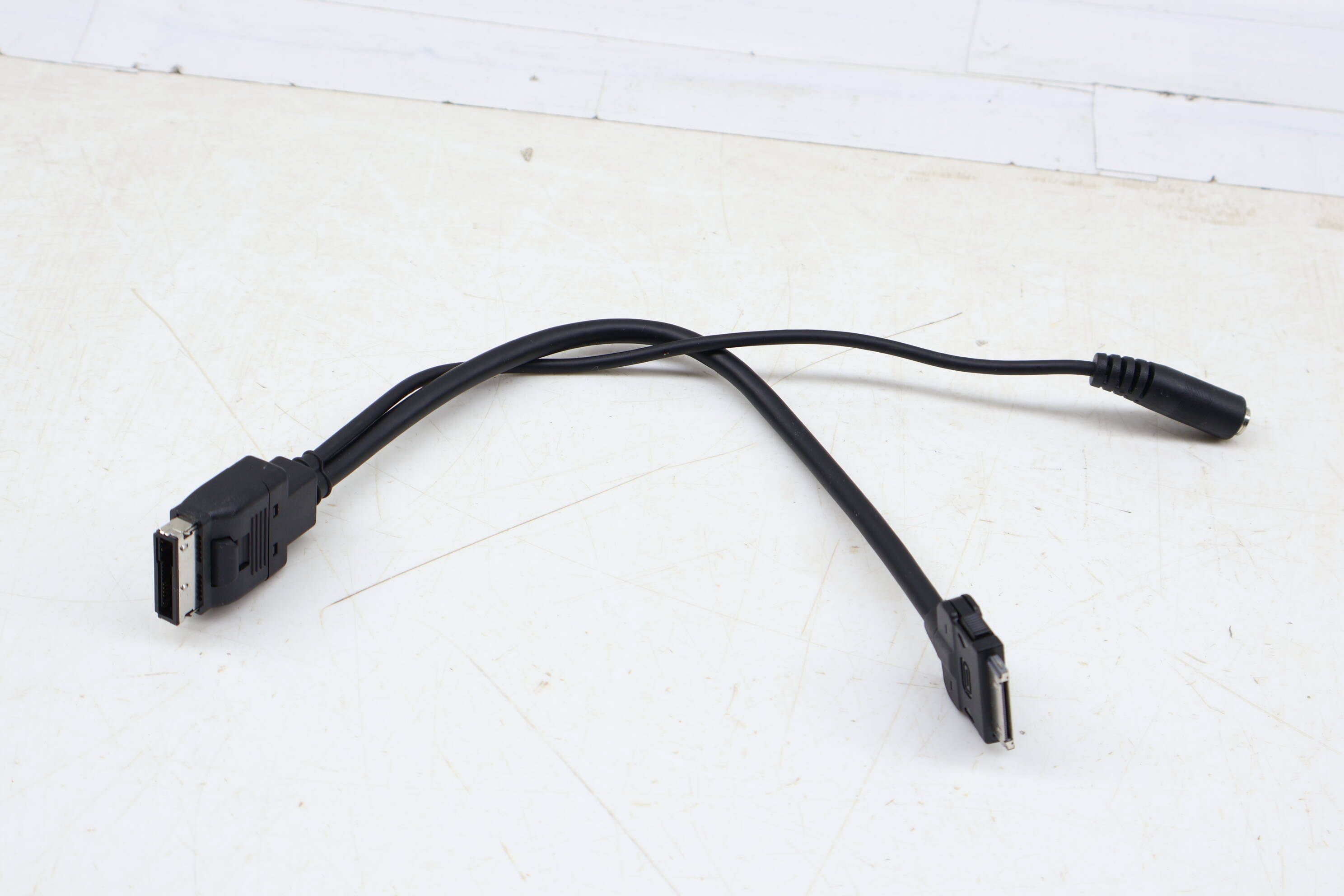 Ipod / Iphone / Aux Adapter Cable 0018278504