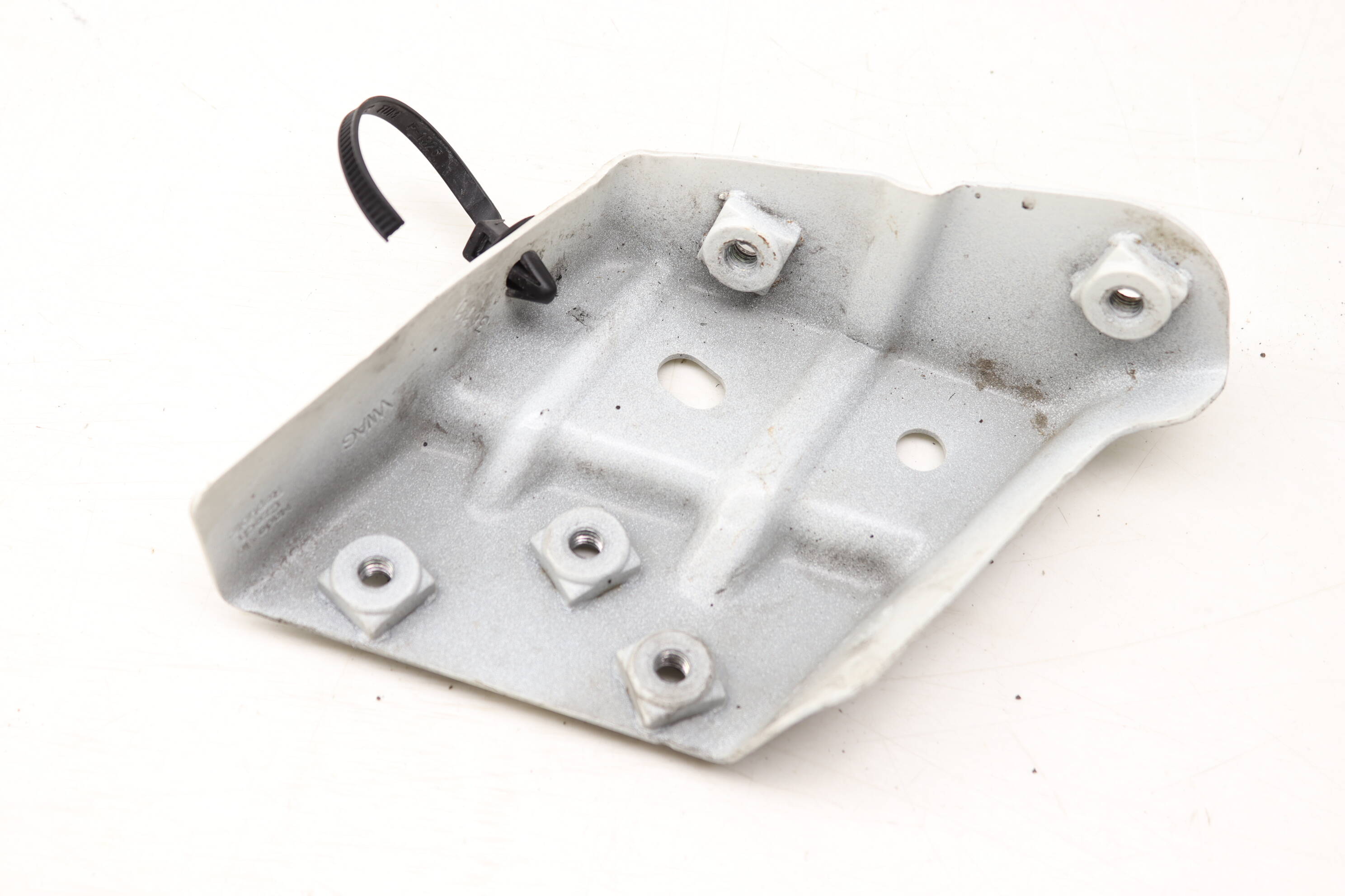 Fender Mount / Bracket 7P6821151A