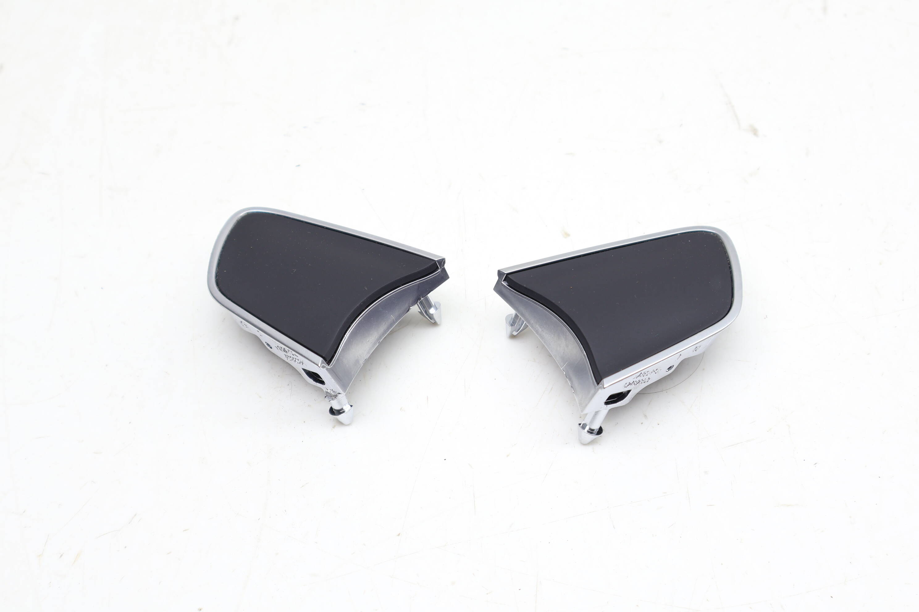 Steering Wheel Trim / Cover Set 8U0498685A