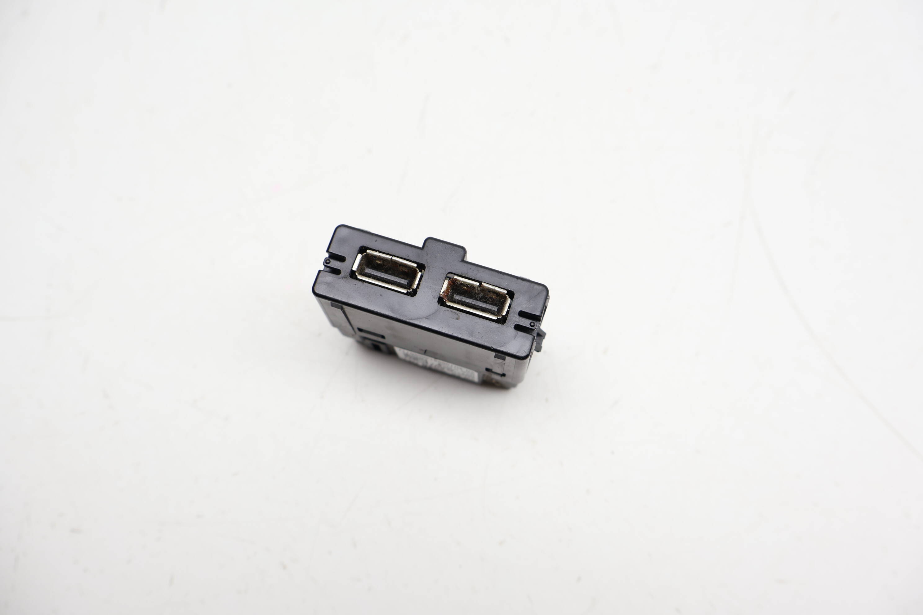 Center Console Dual Usb Port / Module 5Q0035726L