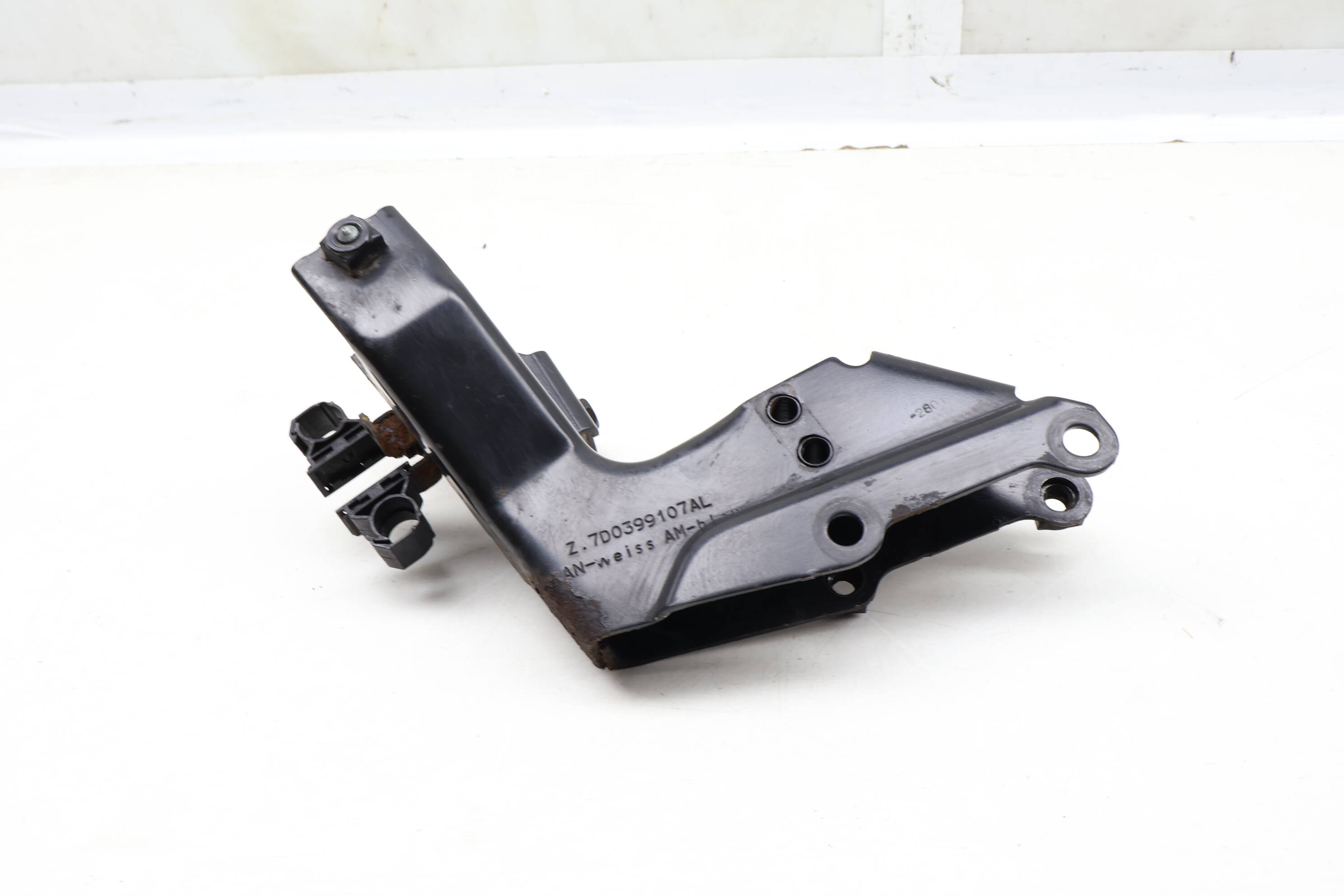 Transmission Mount Bracket 7D0399107AL