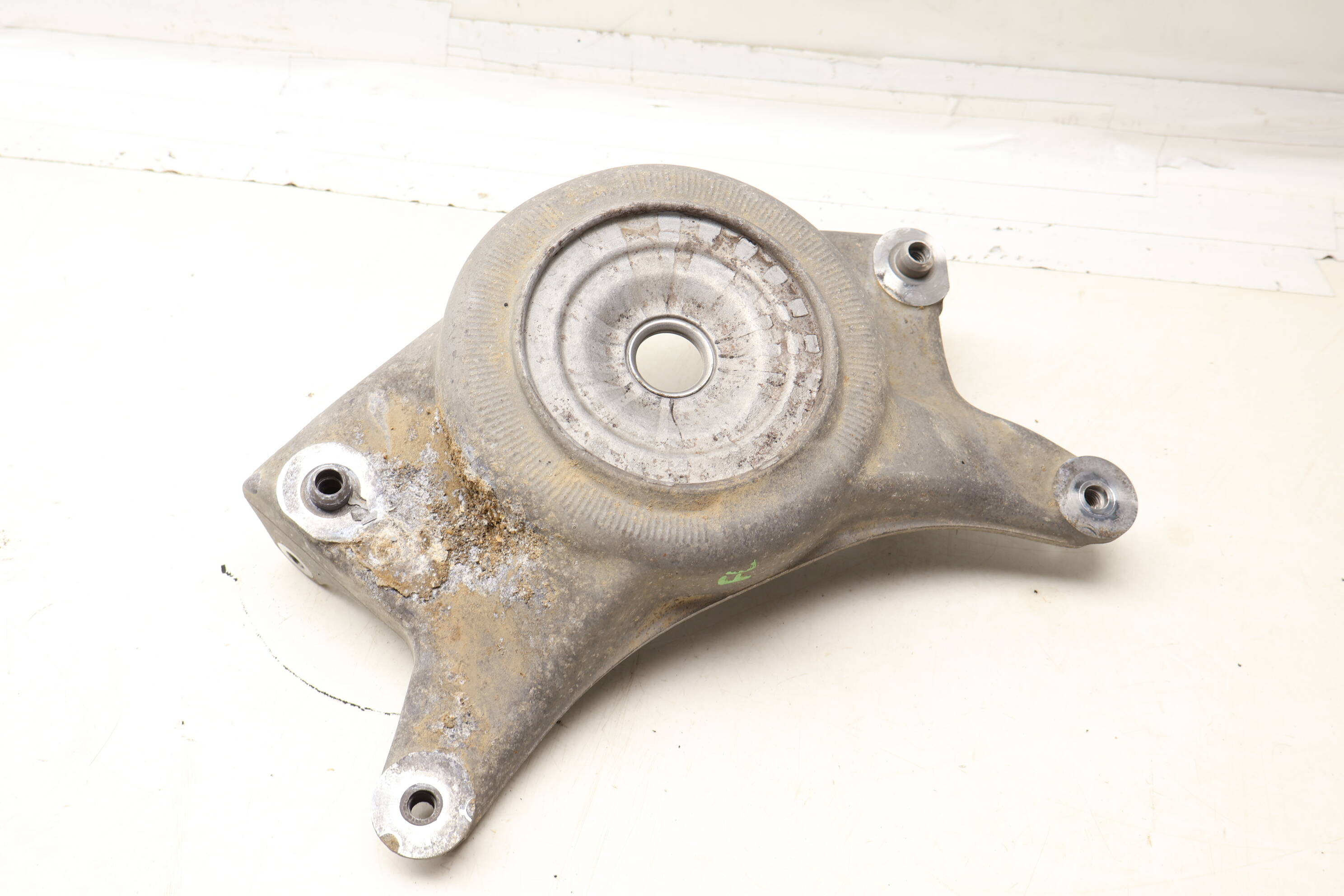 Upper Suspension Strut Mount / Bracket 8R0412383