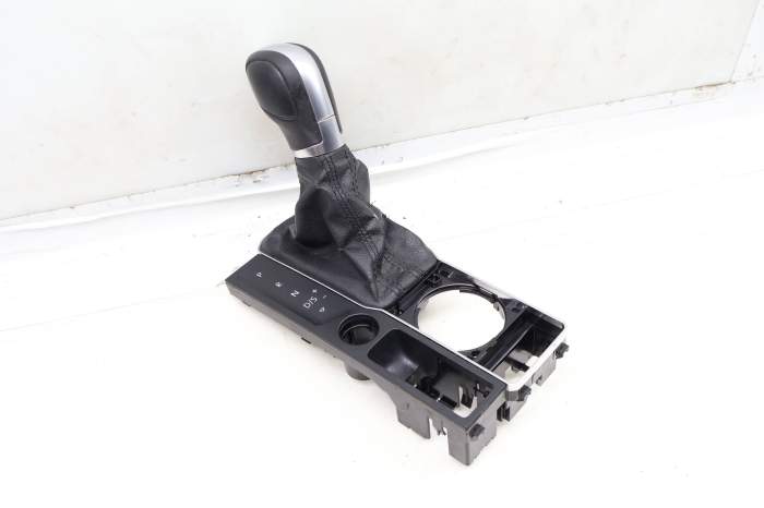 Automatic Shifter Knob W/ Boot 3CN713123A main product photo