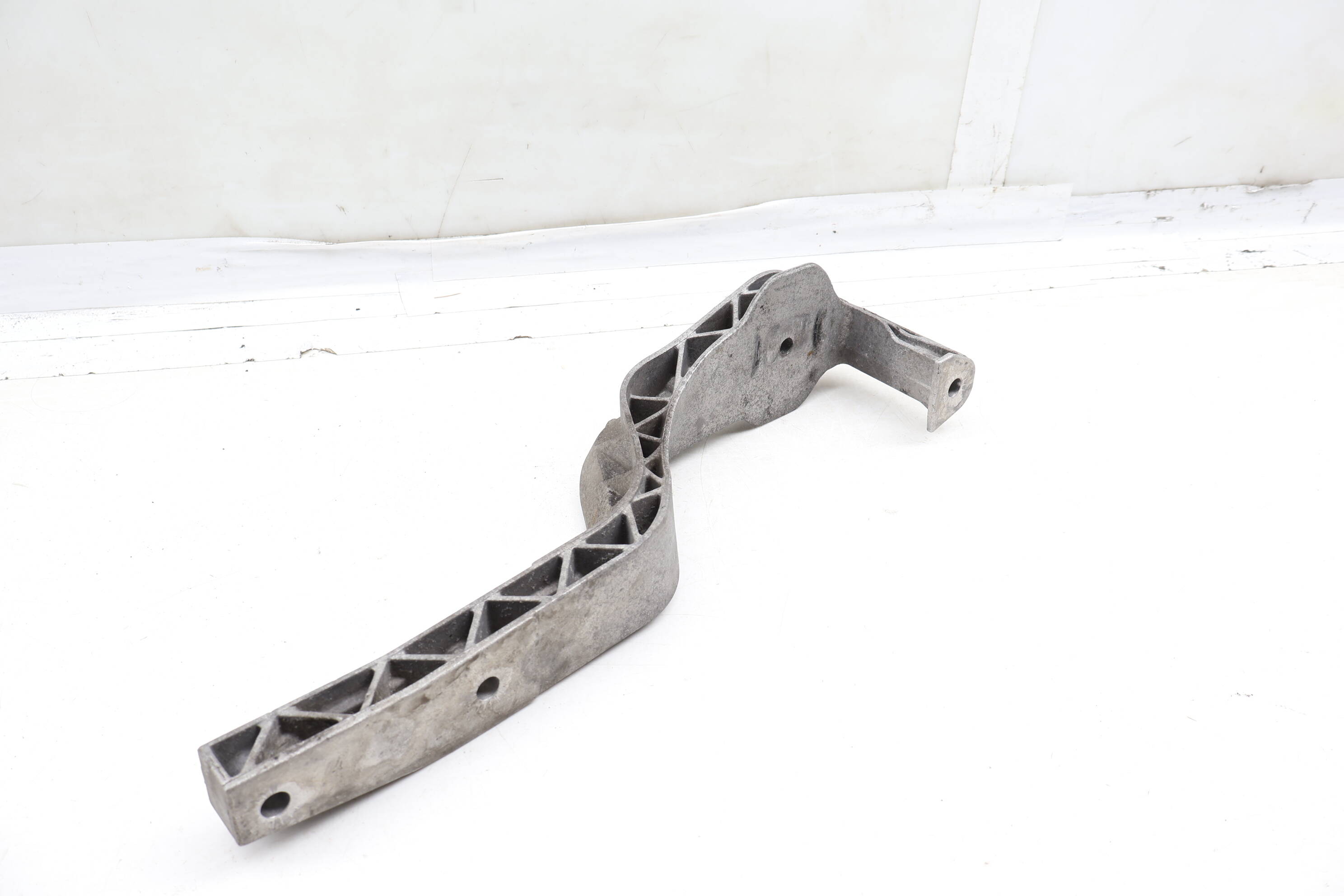 Axle Differential Mount Bracket 8D0599289