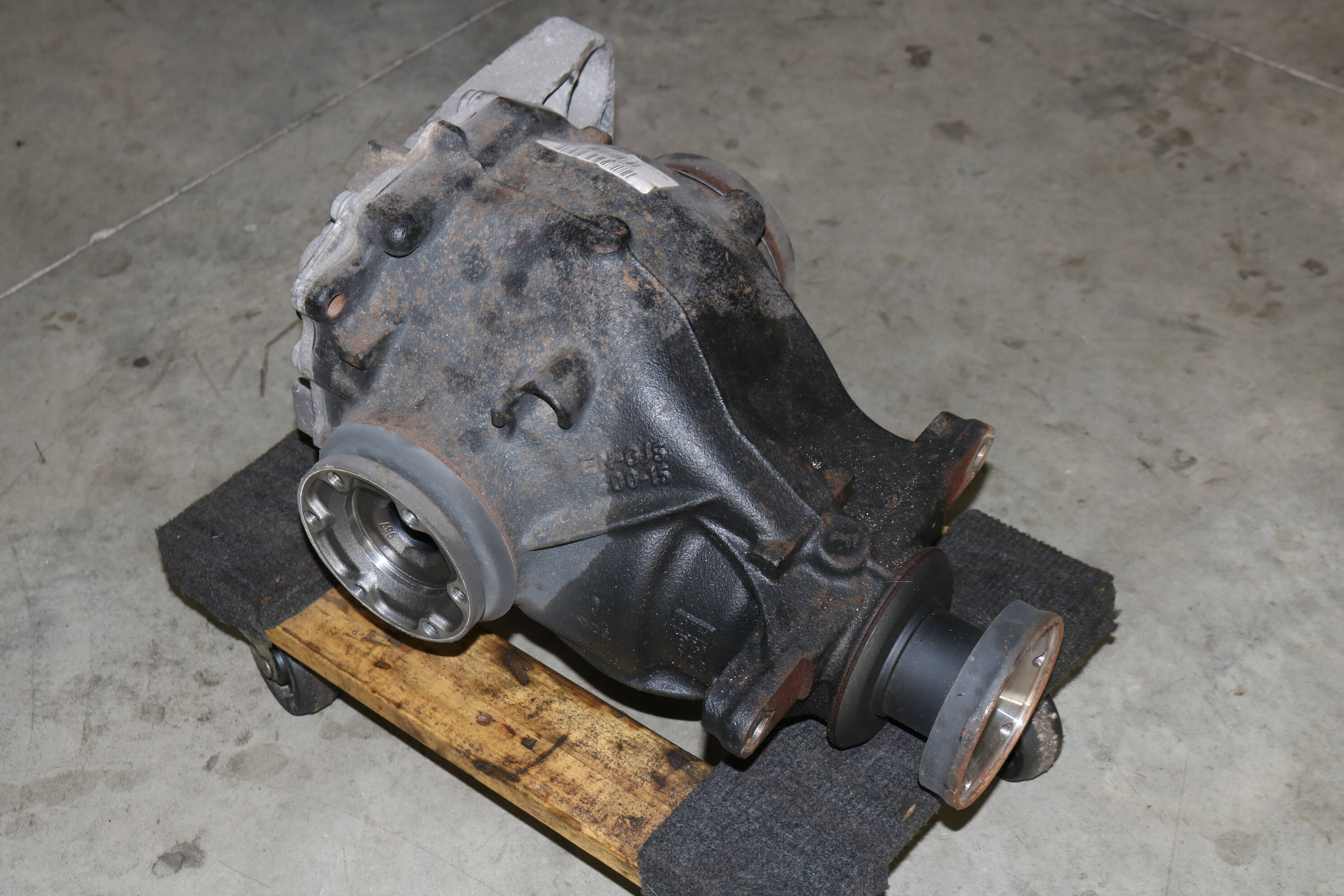 BMW Rear Axle Differential / Diff (3.46) (650i) 33107559366