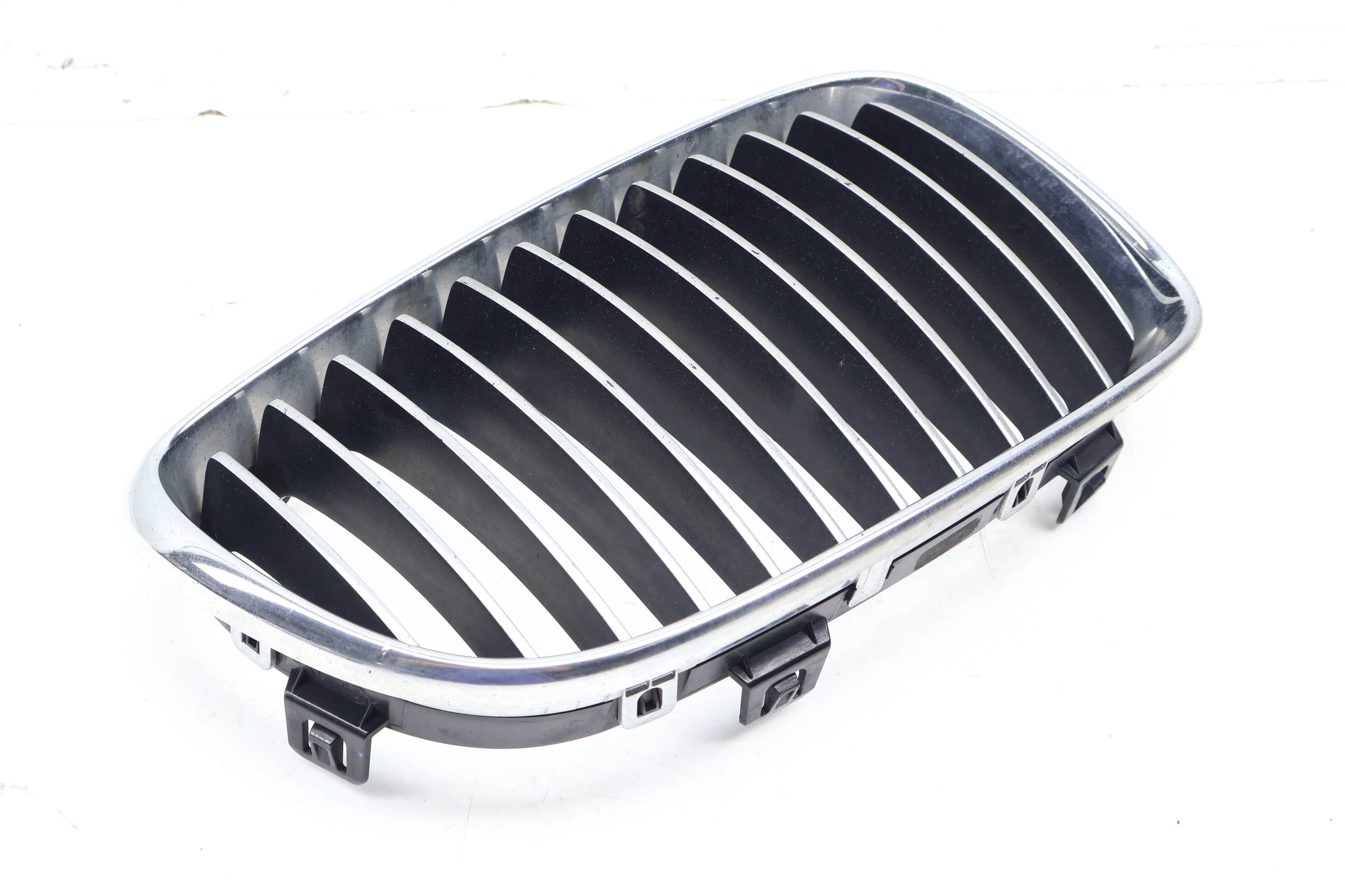 Hood / Kidney Grille 51137179656