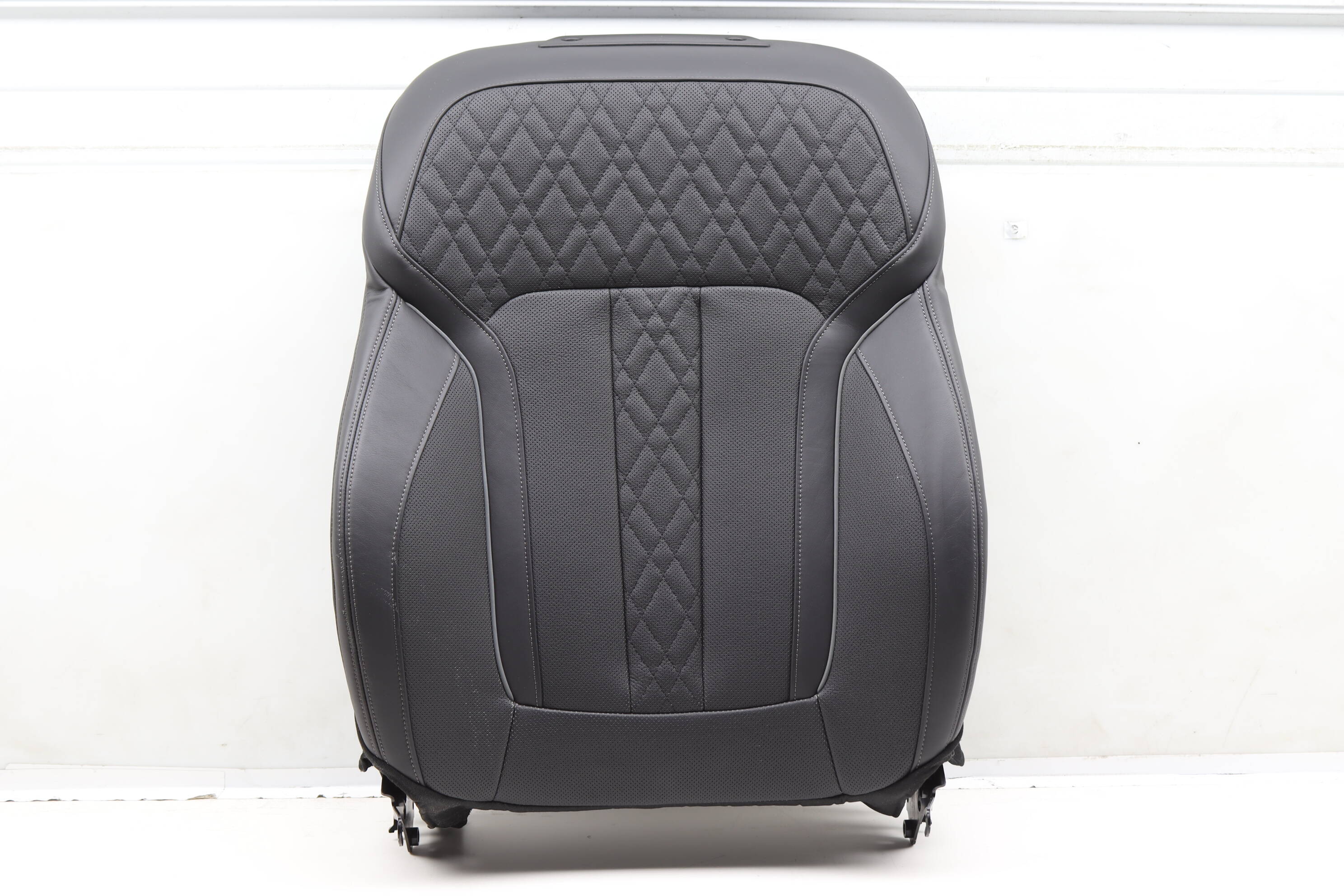 Upper&#x20;Seat&#x20;Backrest&#x20;Cushion&#x20;Assembly&#x20;&#x28;Leather&#x29;&#x20;52107412750