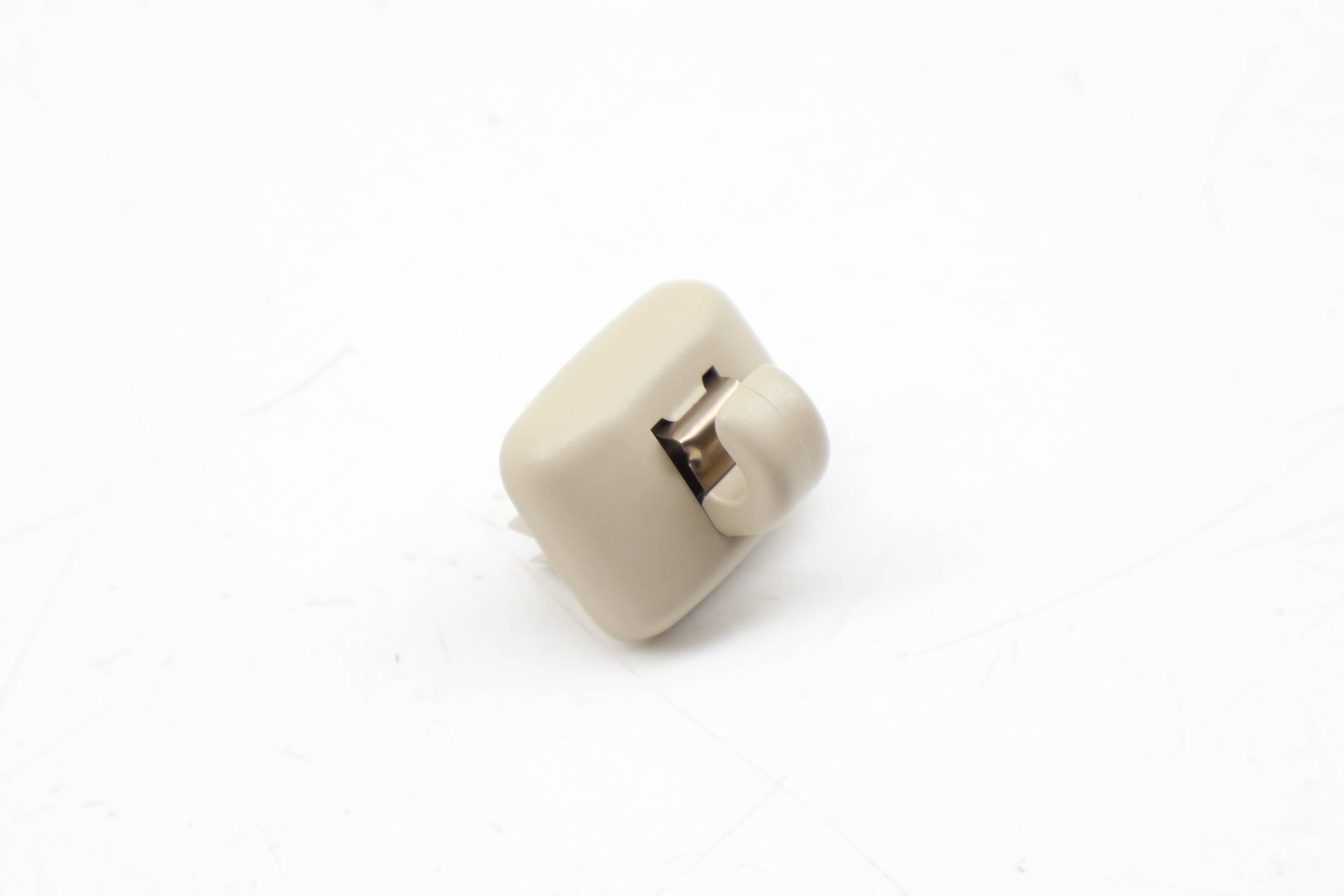 Sun Visor Clip / Bracket 8W0857562A