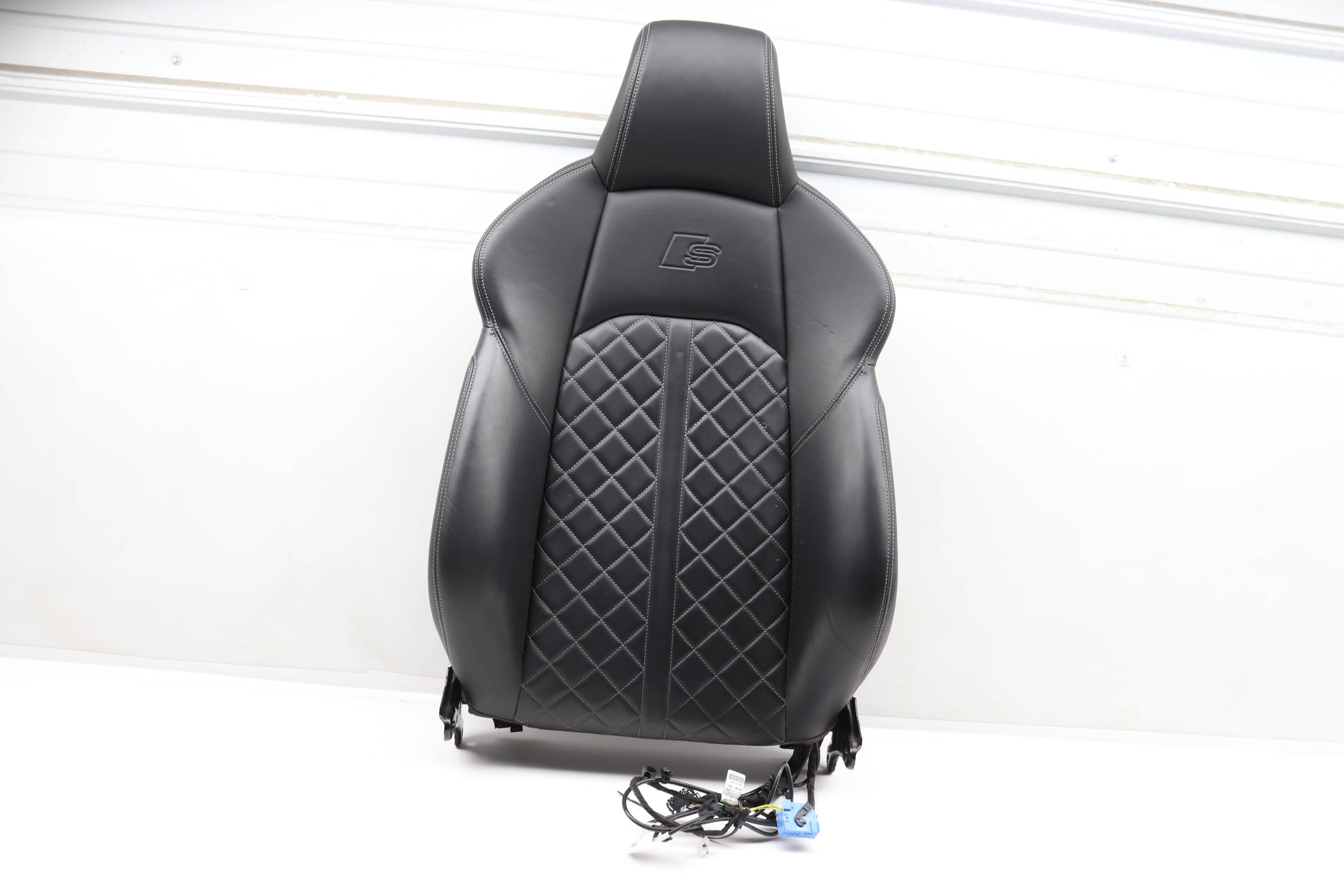 Upper&#x20;Seat&#x20;Backrest&#x20;Cushion&#x20;Assembly&#x20;8W6881805BJ