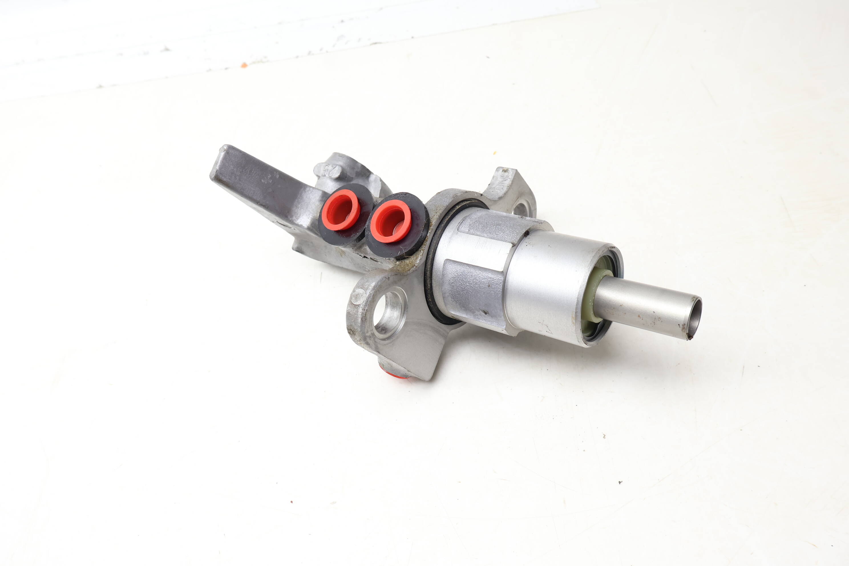 Brake Master Cylinder 4G1611021A