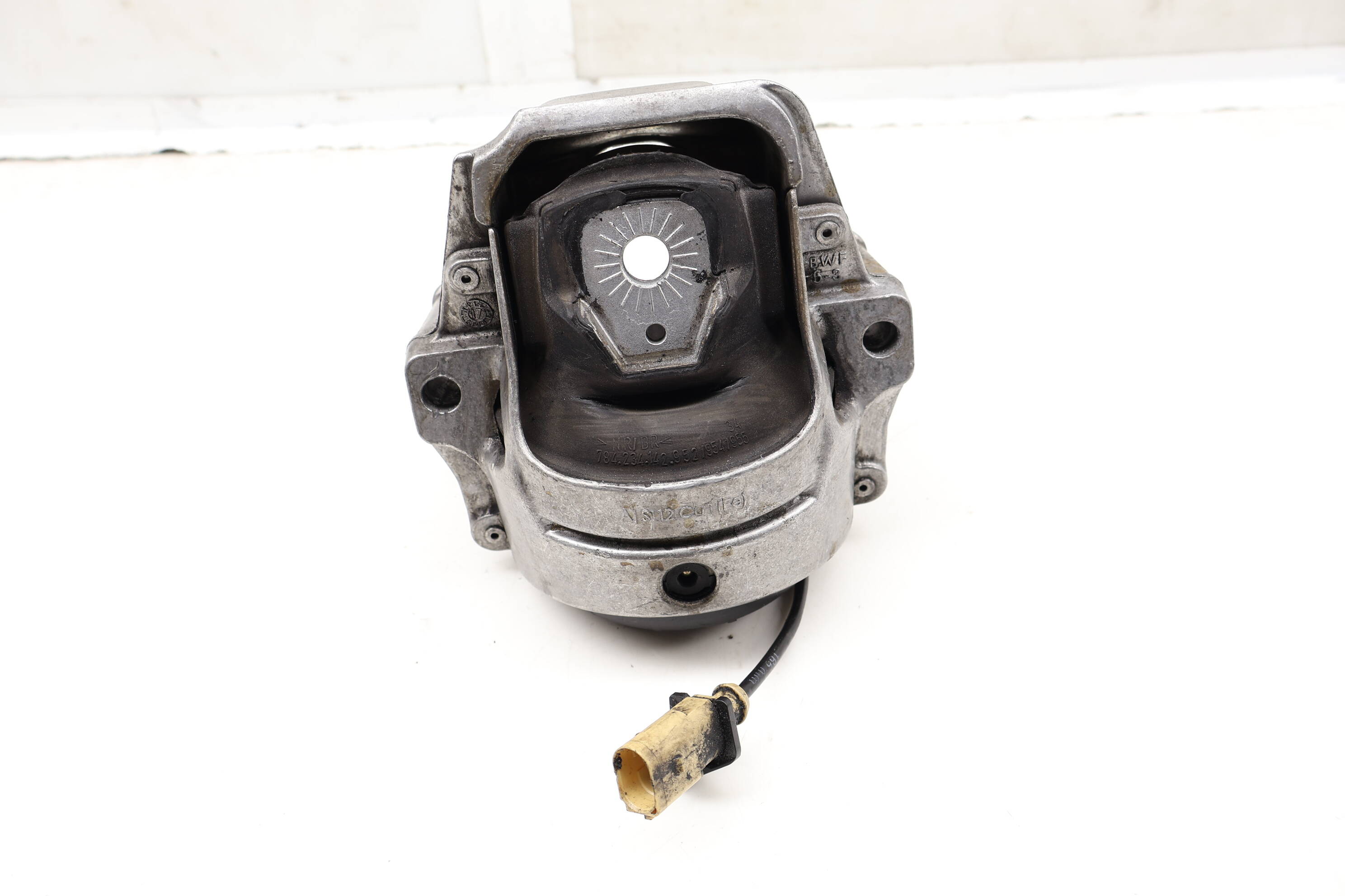 Electric Engine / Motor Mount 8R0199381AA