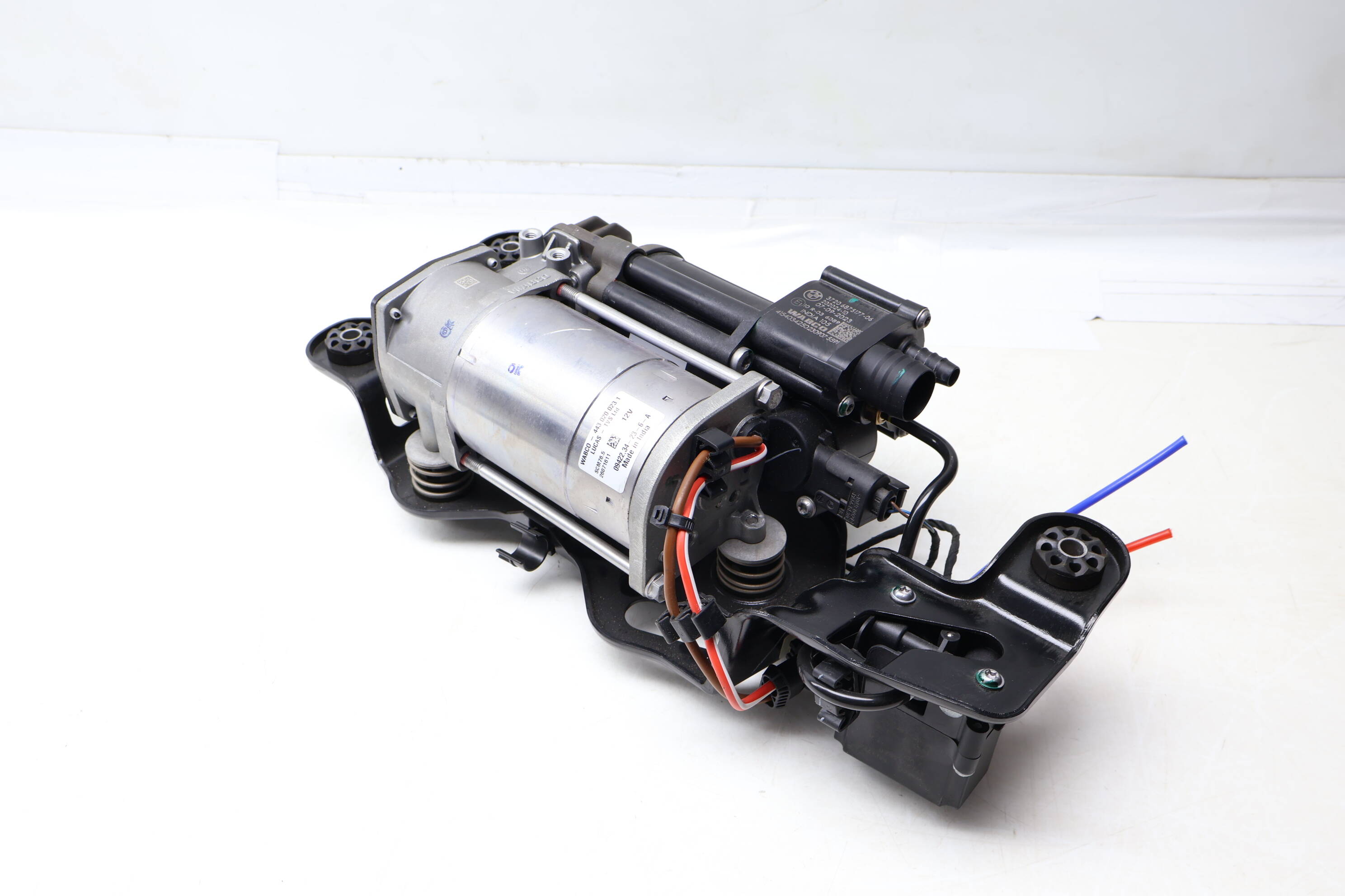 Air Suspension Compressor / Pump 37206875177