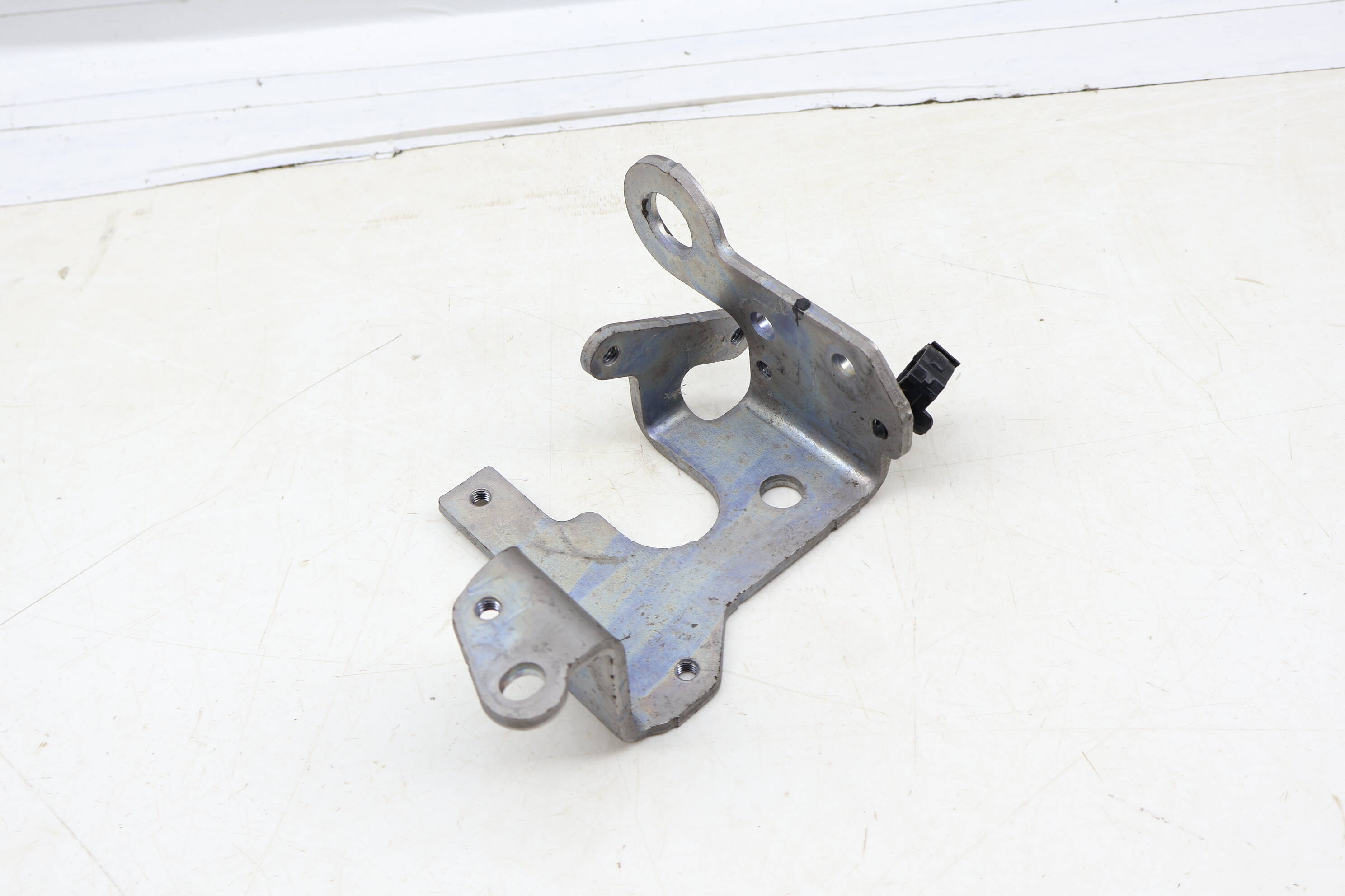 Engine Mount Bracket 2742233400