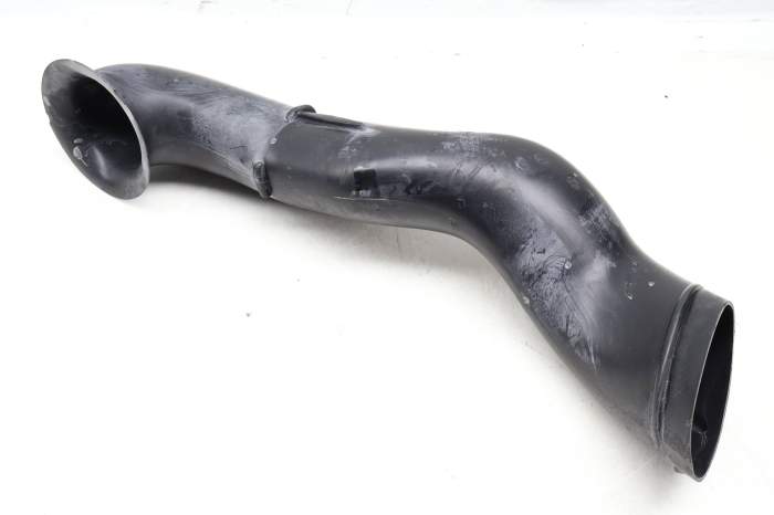 Air Intake Duct / Hose / Tube 7P5128752A 95811027100 main product photo