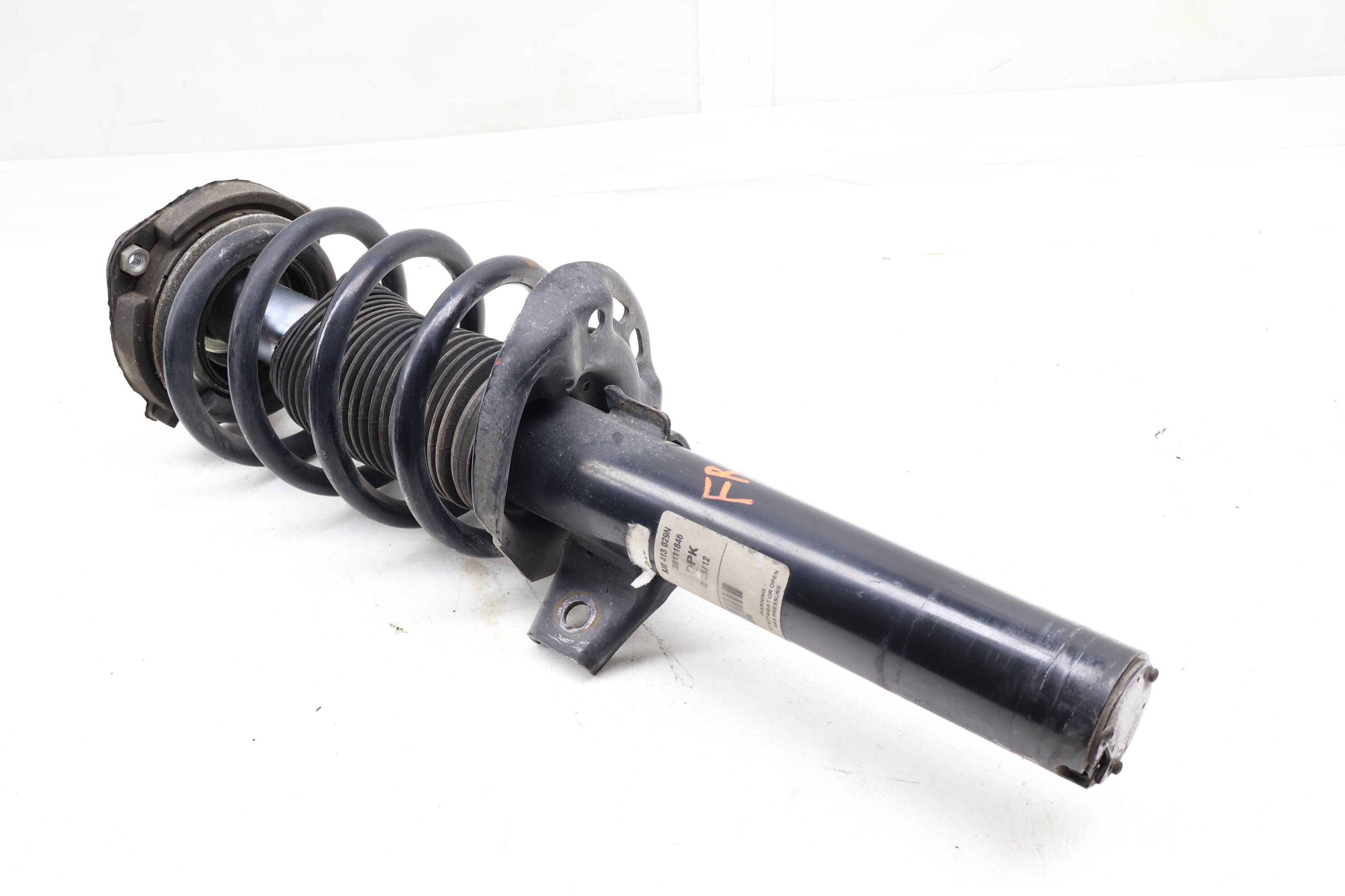 Strut&#x20;Shock&#x20;&#x2F;&#x20;Spring&#x20;Assembly&#x20;8J0413029N
