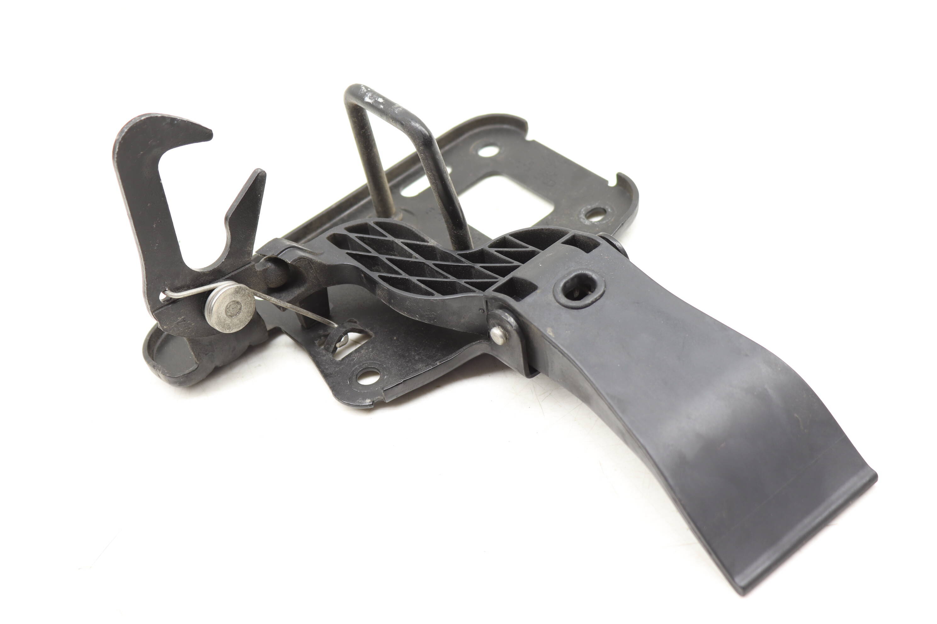 Upper Hood Latch / Lever 8R0823480B