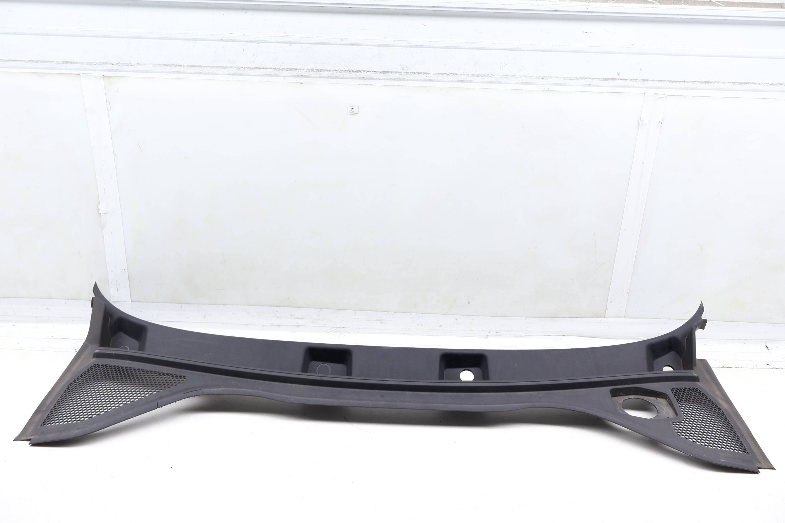 Windshield Cowl / Rain Tray 8Y1819401