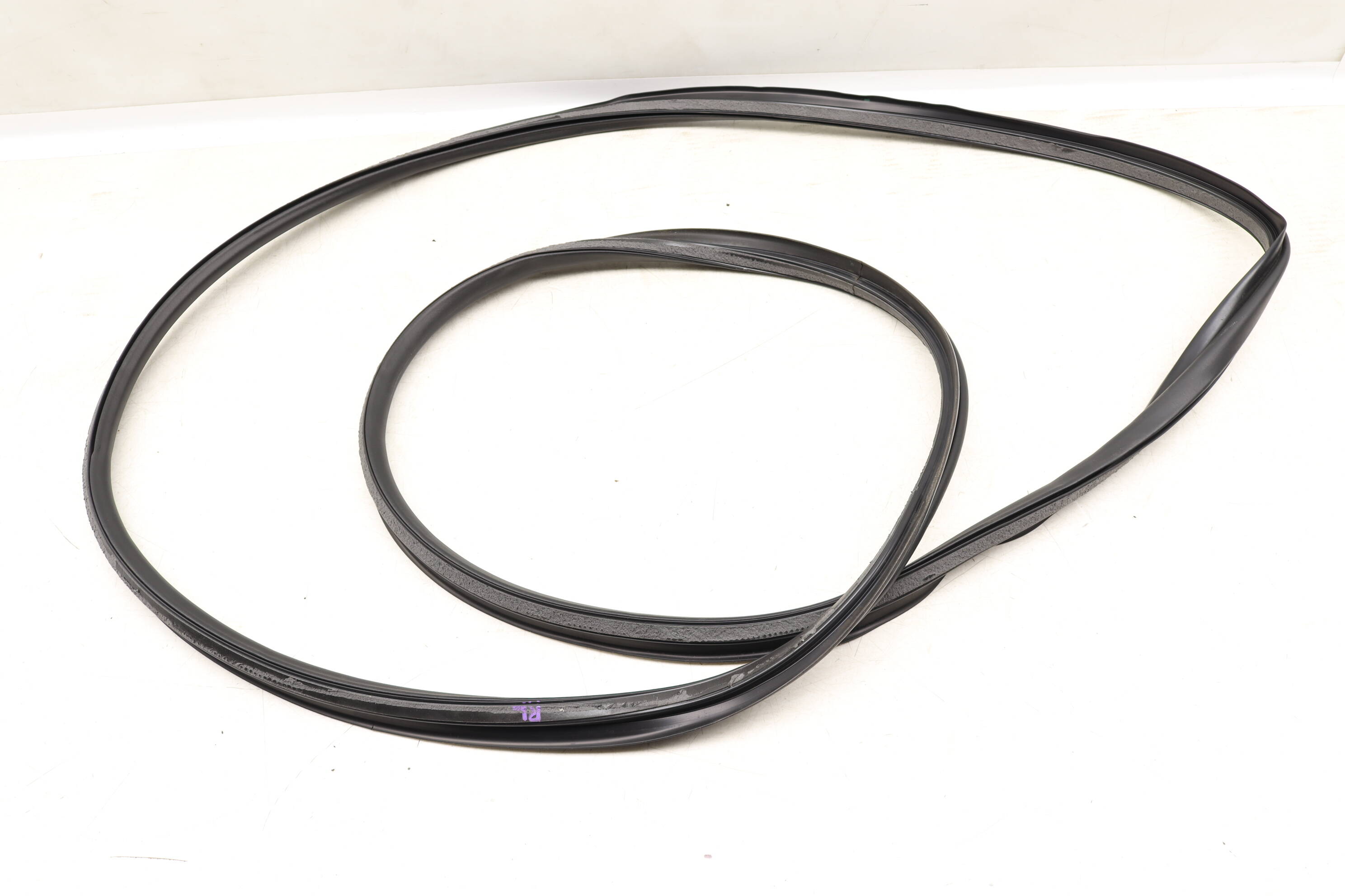 Outer Door Seal / Weather Stripping 4G5839911B