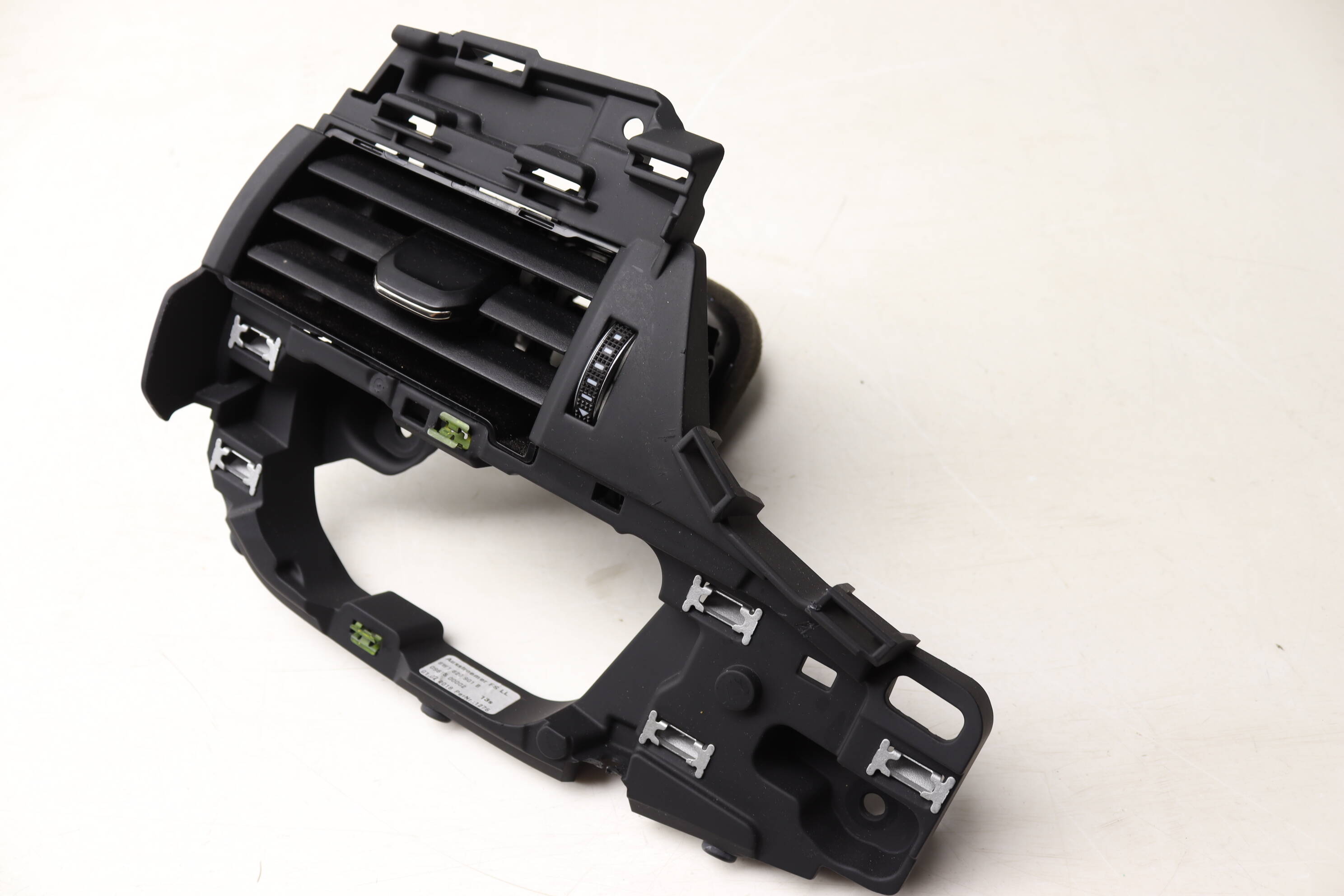 Dash Air Vent 8W1820901B