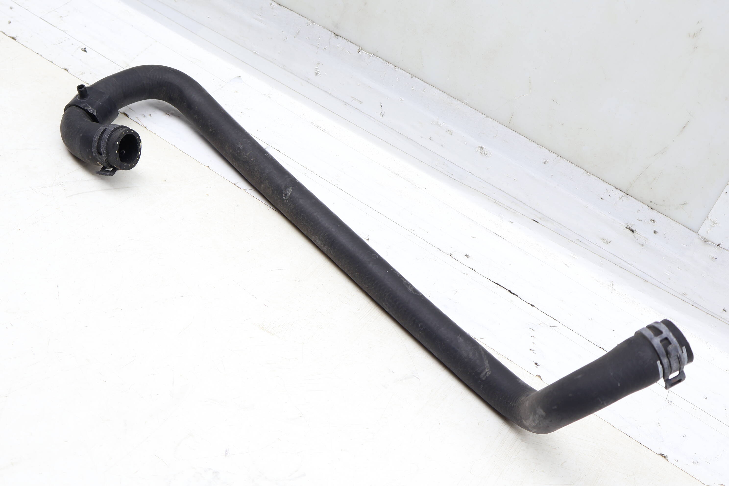 Auxiliary Radiator Coolant Hose / Line 4M0122902H