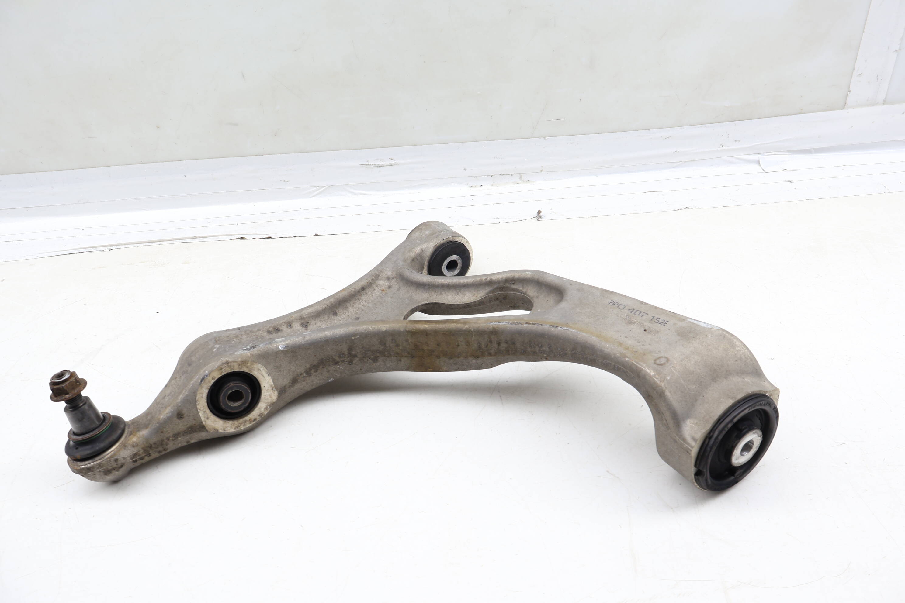 Lower Control Arm 7P0407152E
