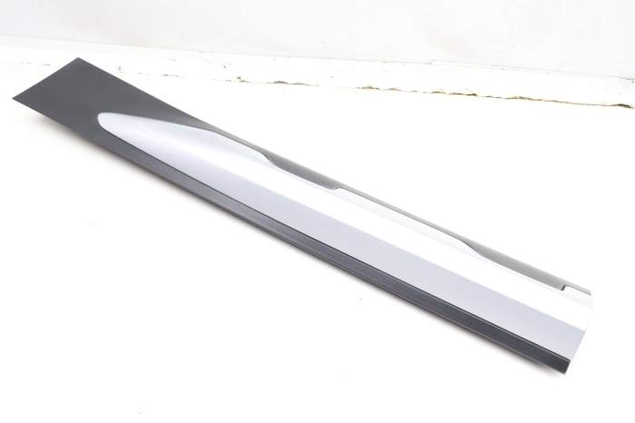 Lower Door Molding / Blade 51137442801 main product photo