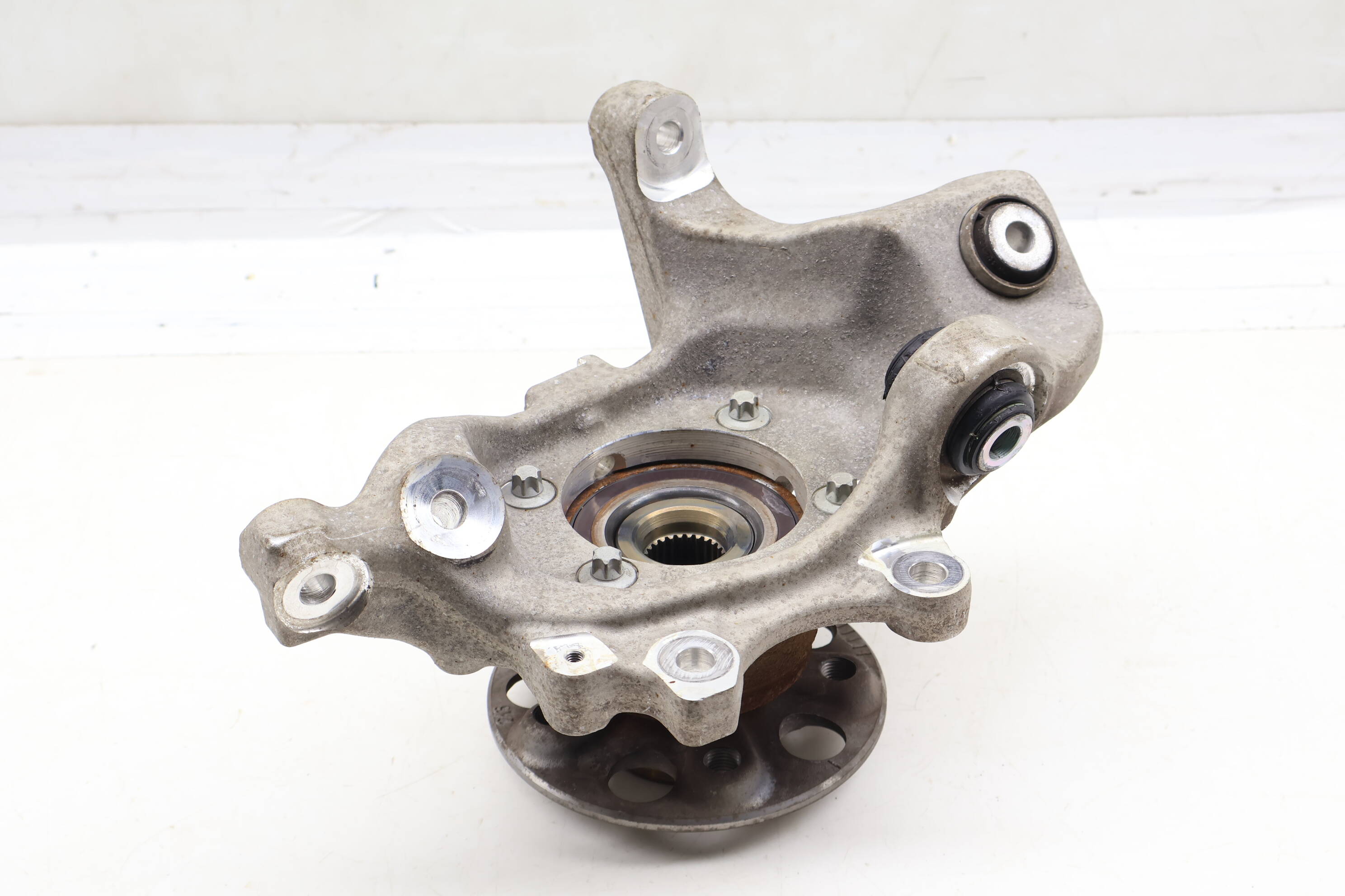 Spindle Knuckle W/ Wheel Bearing 2133572500