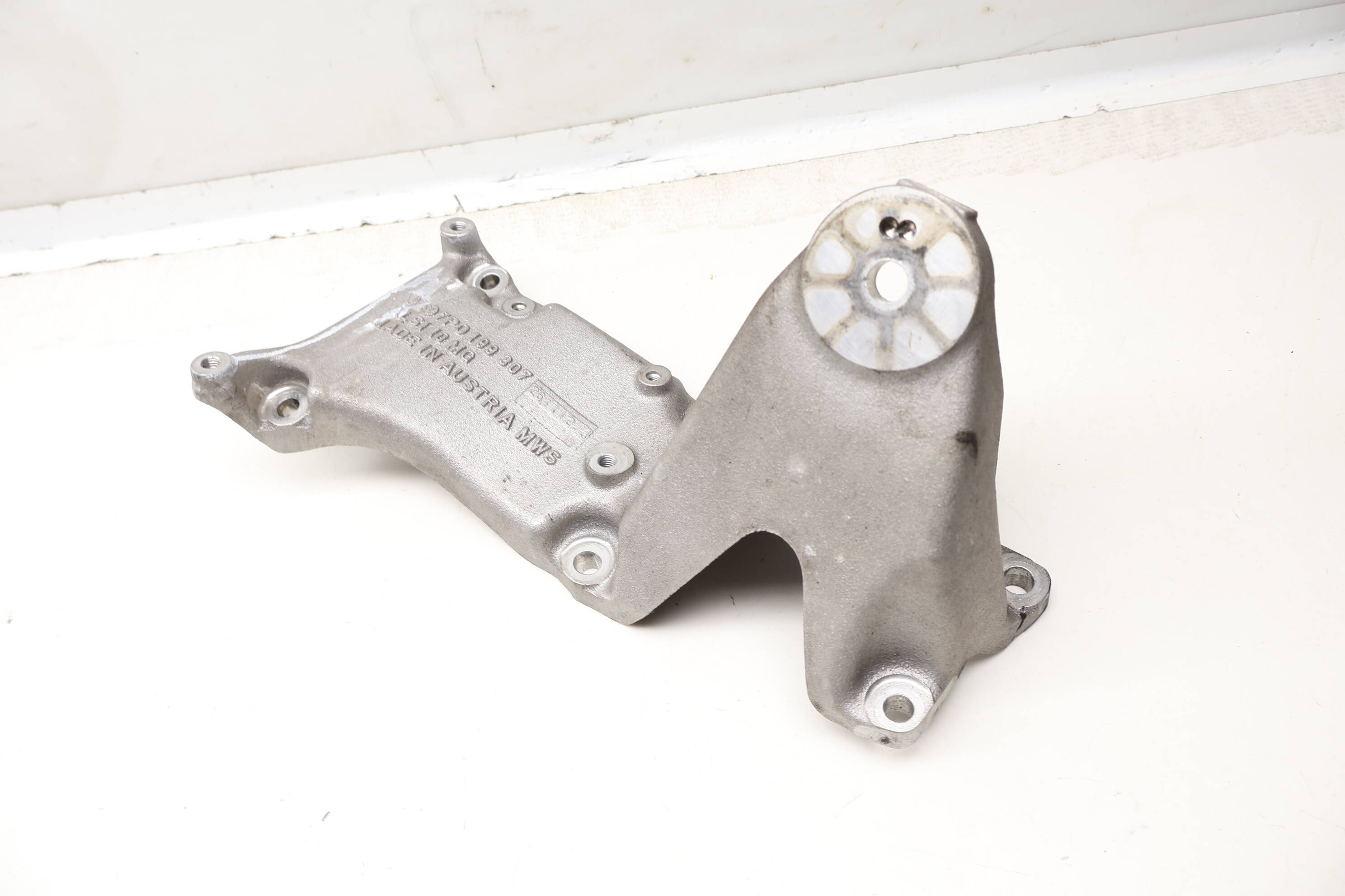 Engine / Motor Mount Bracket 7P0199307 95810221500