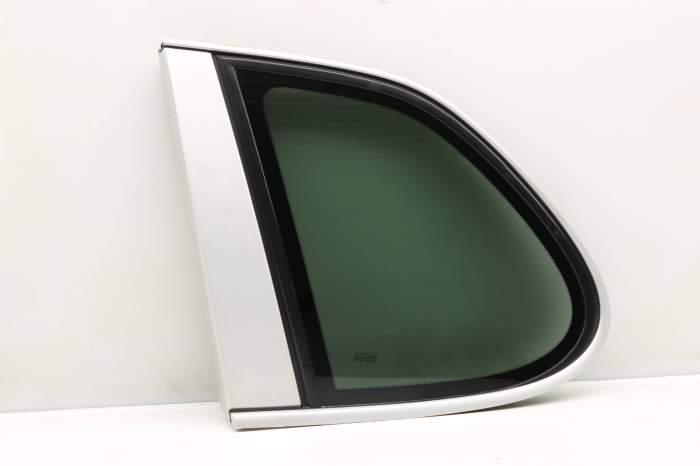 Side Quarter Window / Glass 7L5845297BA 95554311120 main product photo