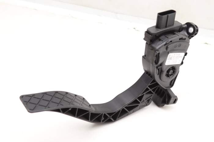 Audi Gas Pedal / Accelerator Module 8K1721523B
