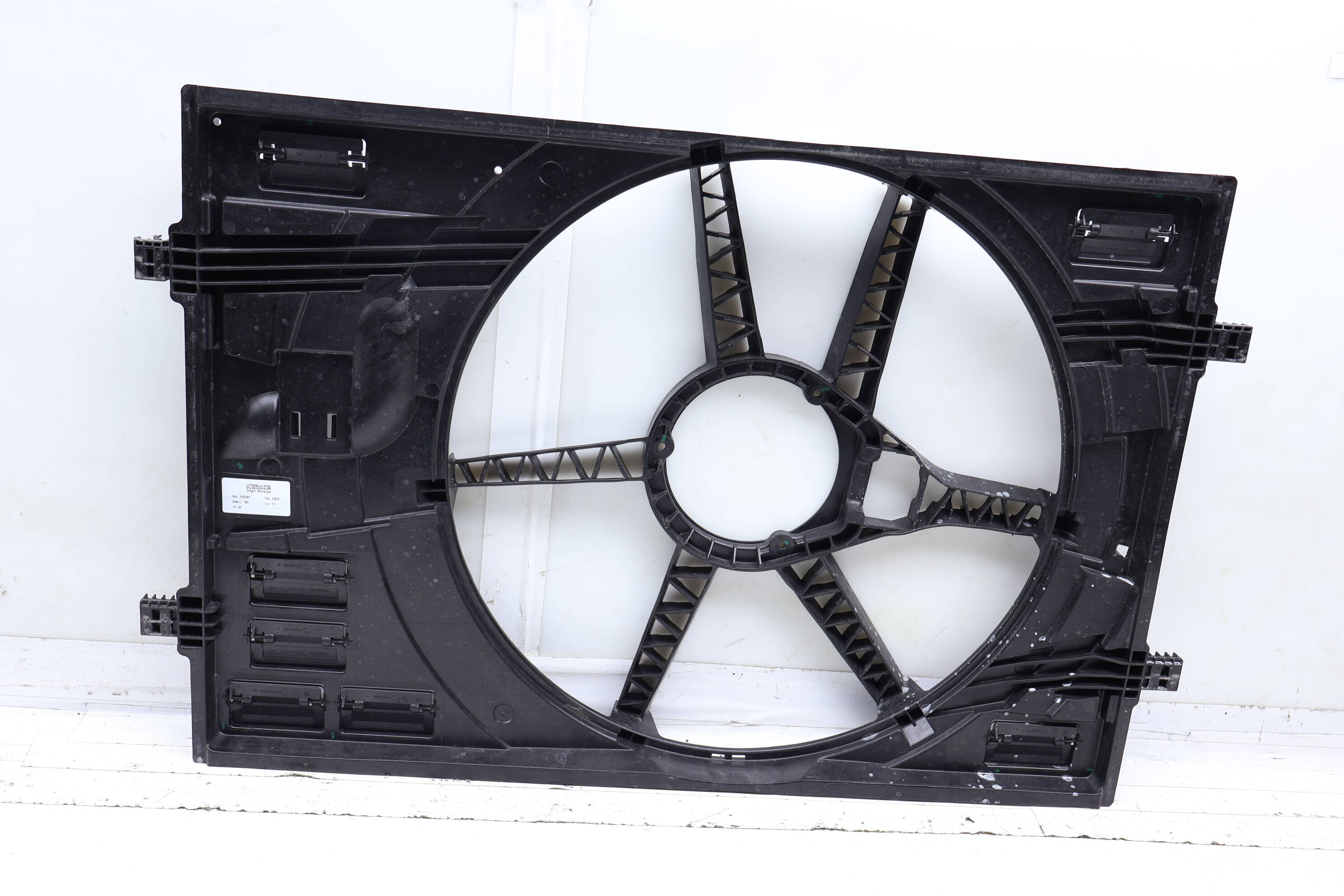 Electric Cooling Fan Housing / Shroud 5WA121203P