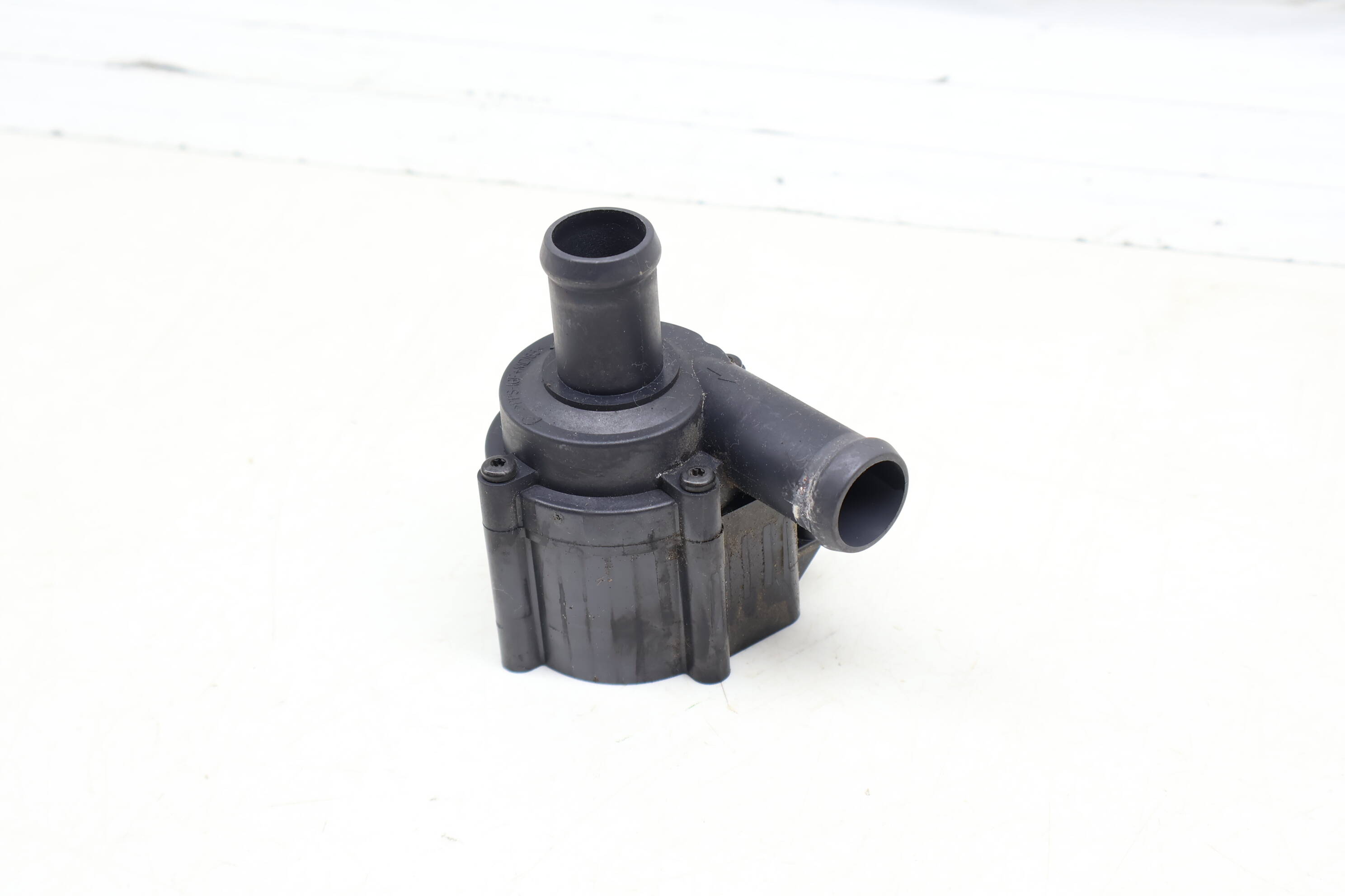 Auxiliary Coolant / Water Pump 059121012A