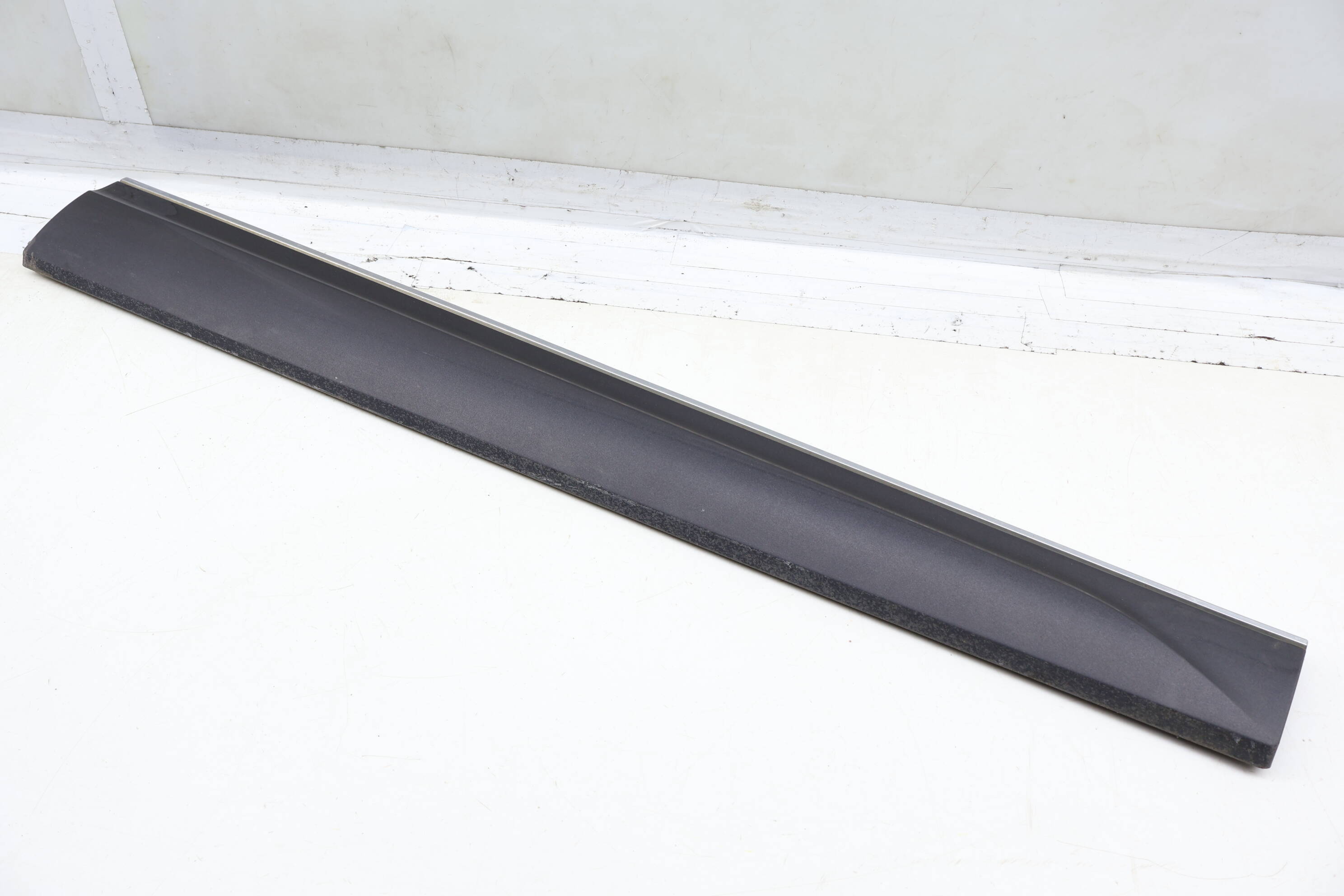 Lower Door Molding / Blade 8R0853960L